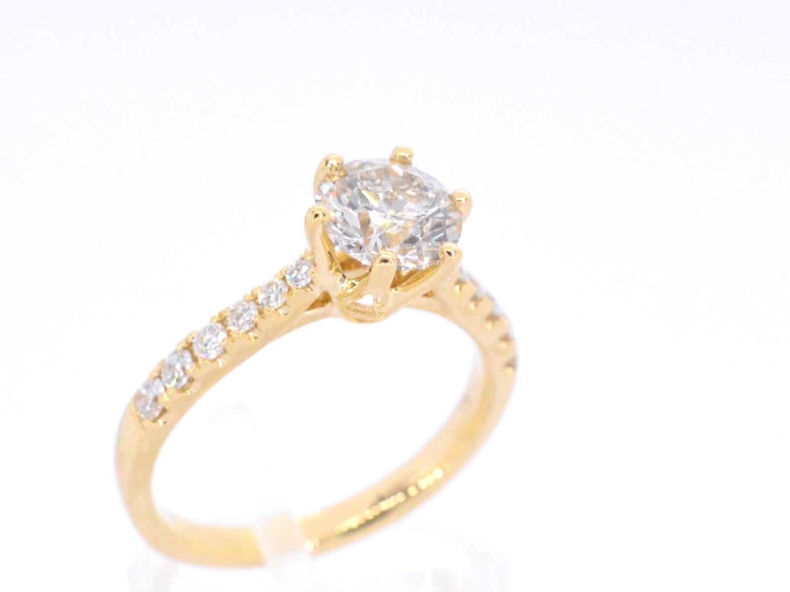 Brilliant Cut Gold Ring with One Large Diamond For Sale
