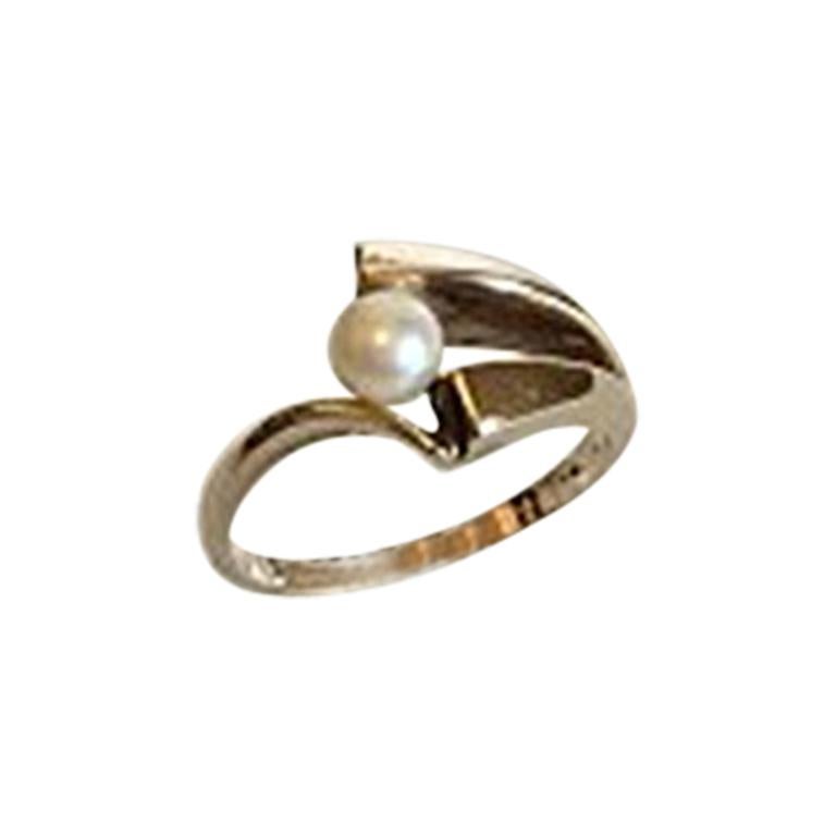 Gold Ring with Pearl in 14 Karat