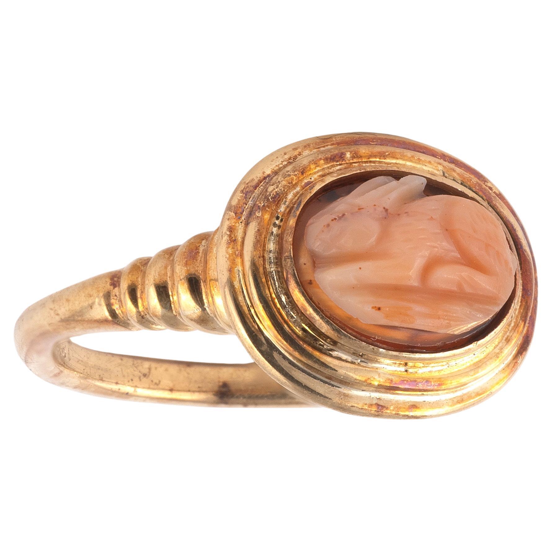 A hardstone with a rabbit in pinkish agate in gold collet settings.
Roman cameo of a rabbit that was carved around 100AD. The rabbit symbolize fertility, as well as love and lust.

The size of the cameo is 1.9 x 1.4cm
Finger size: 7