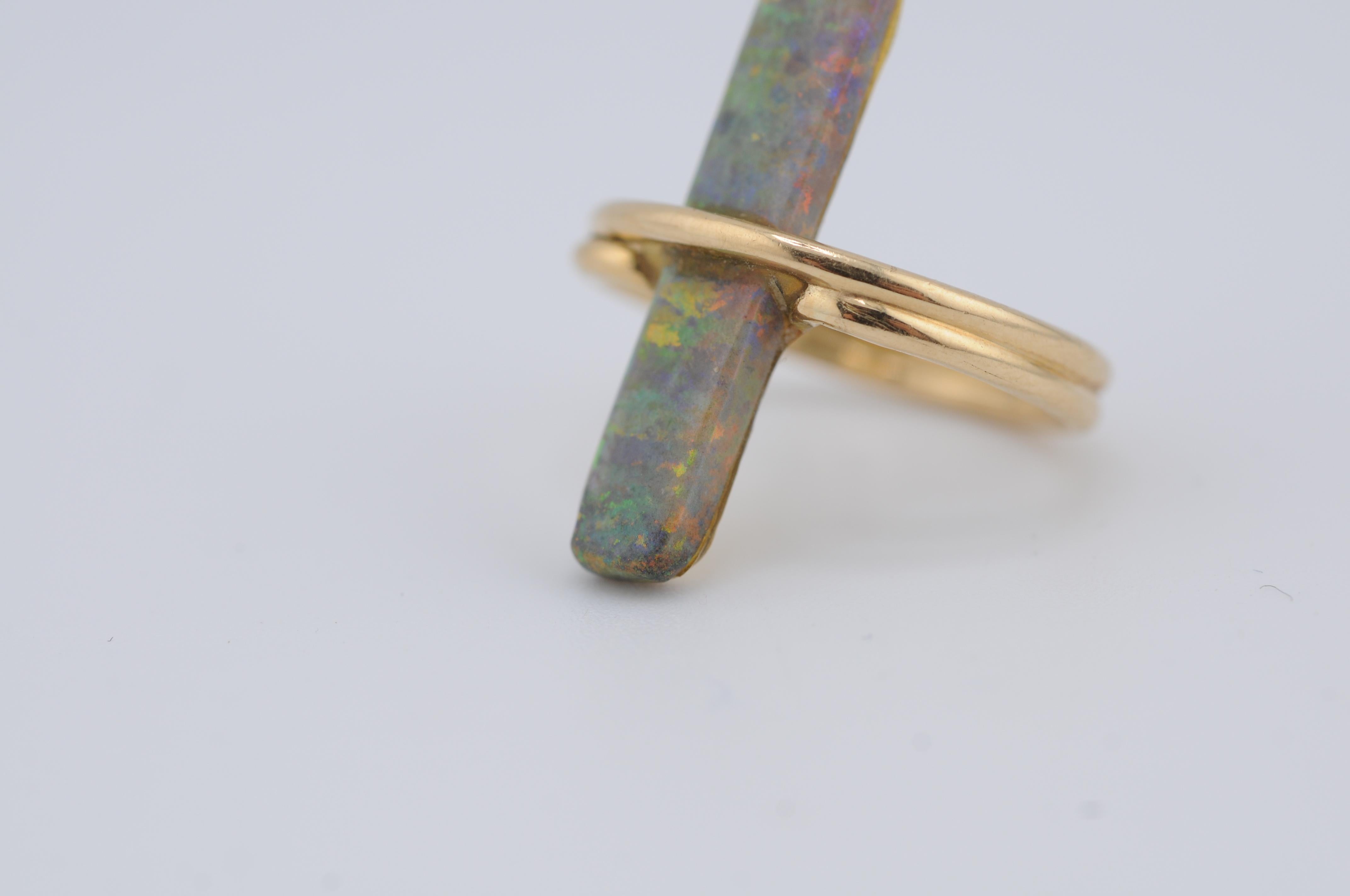 Anello in oro con opale rettangolare 18k YG in vendita 1