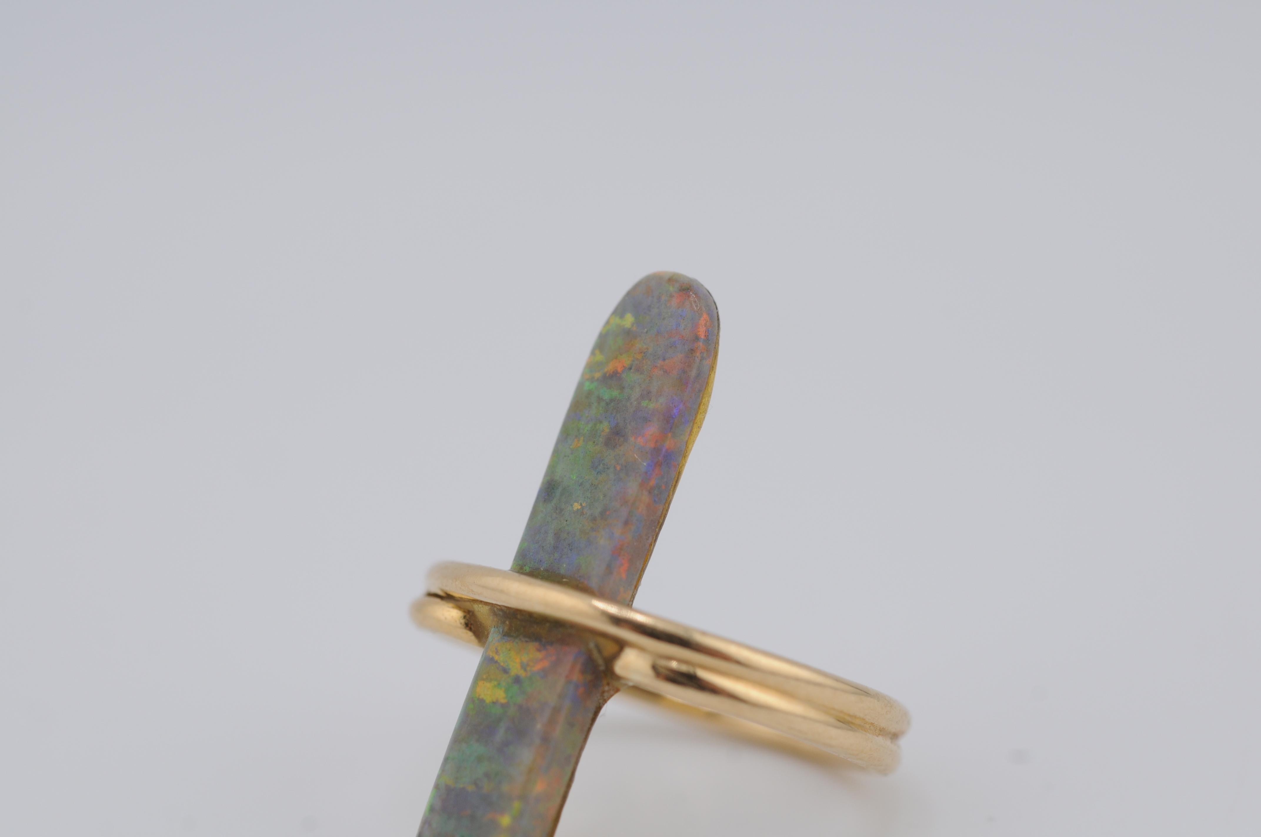 Anello in oro con opale rettangolare 18k YG in vendita 2