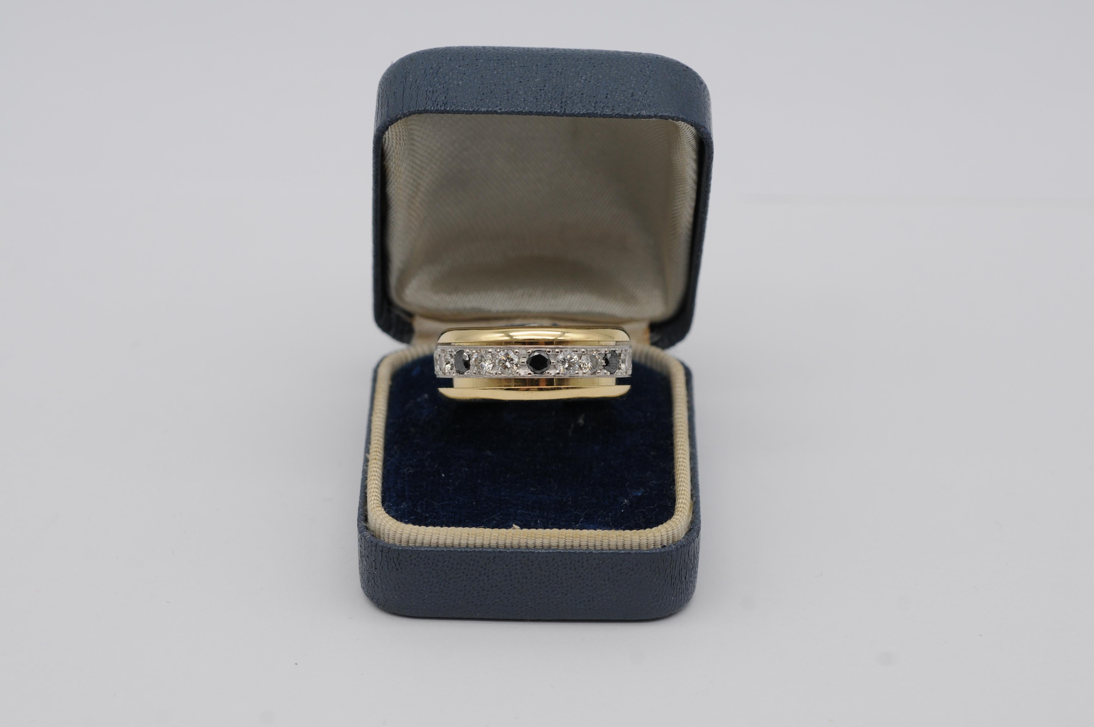 Brilliant Cut Gold Ring with Rotatable White Gold Band and Black & White Diamonds For Sale