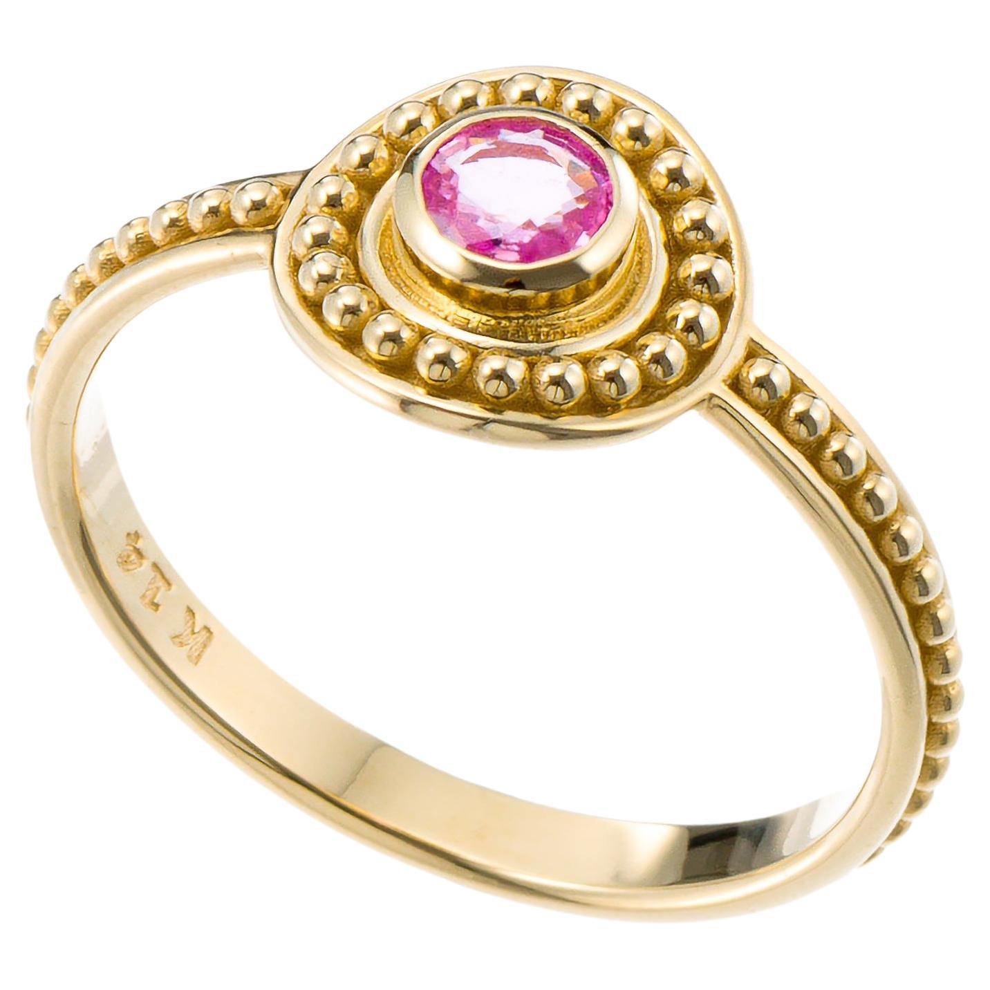 Gold Ring with Round Pink Sapphire For Sale