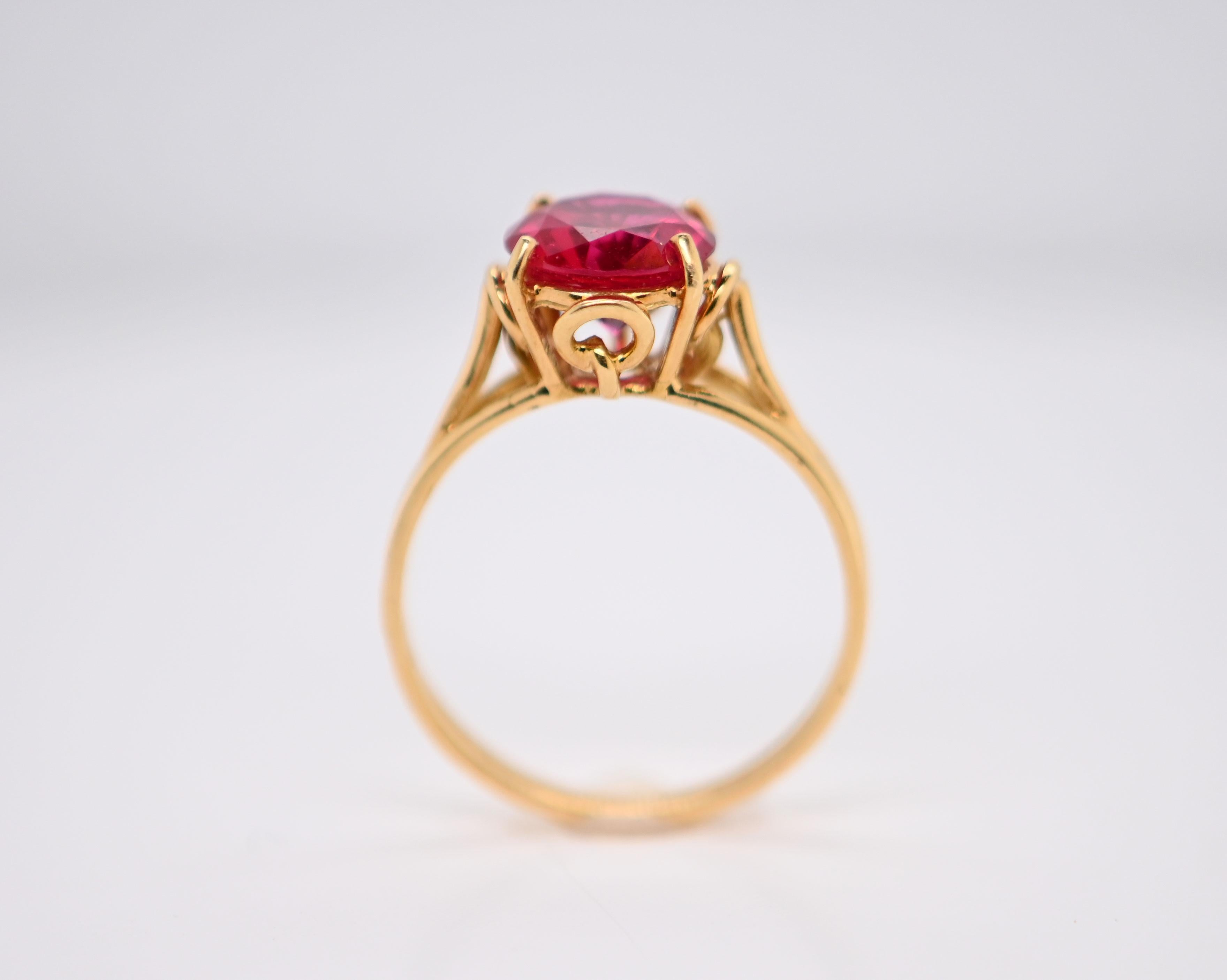 Immerse yourself in timeless opulence with this exquisite gold ring, featuring a rubellite solitaire. This exceptional, carefully crafted piece is a testament to refined craftsmanship and subtle luxury.

Material: 18-carat gold
Main stone: