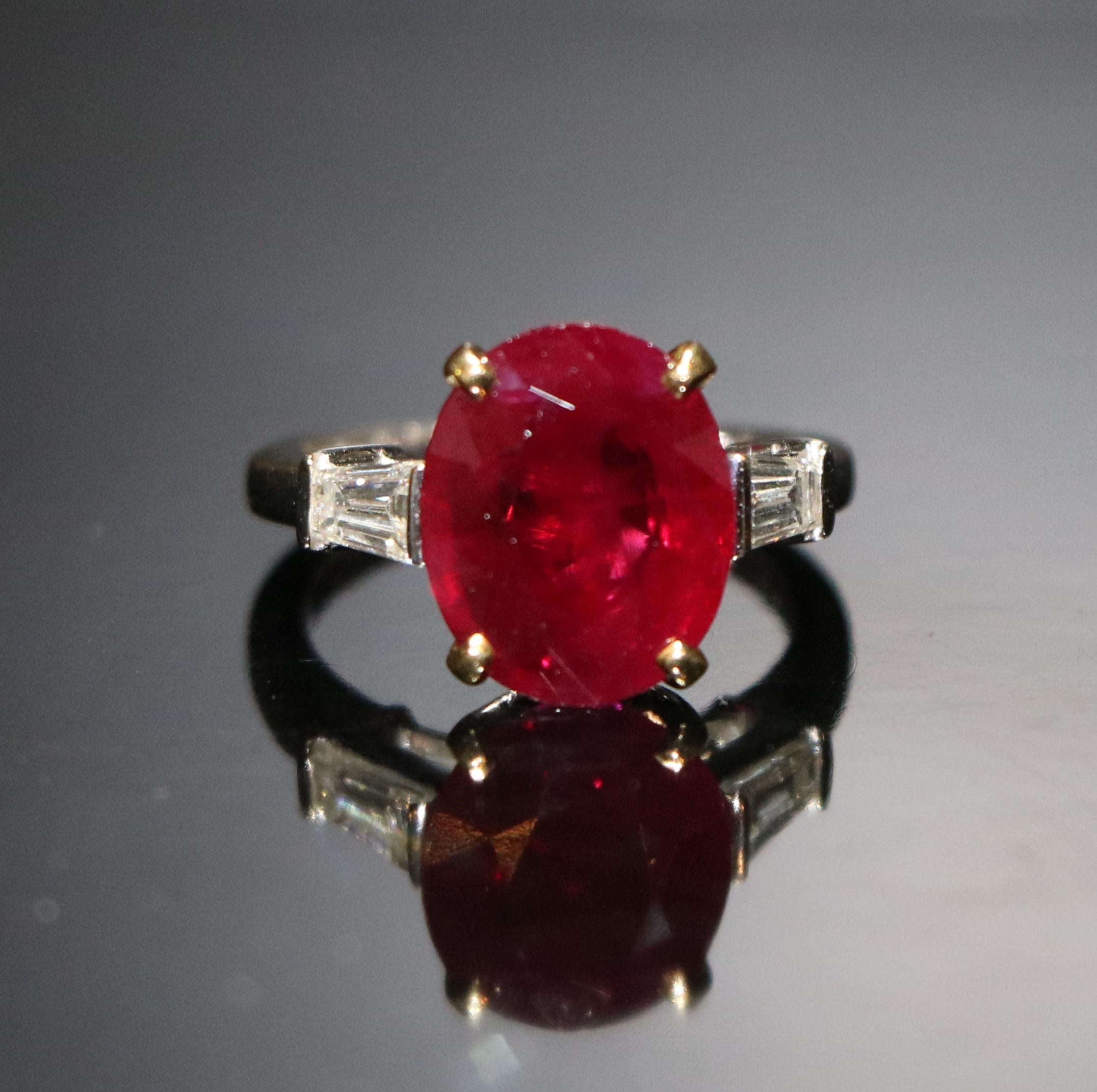 Art Deco Gold ring with ruby and diamonds For Sale