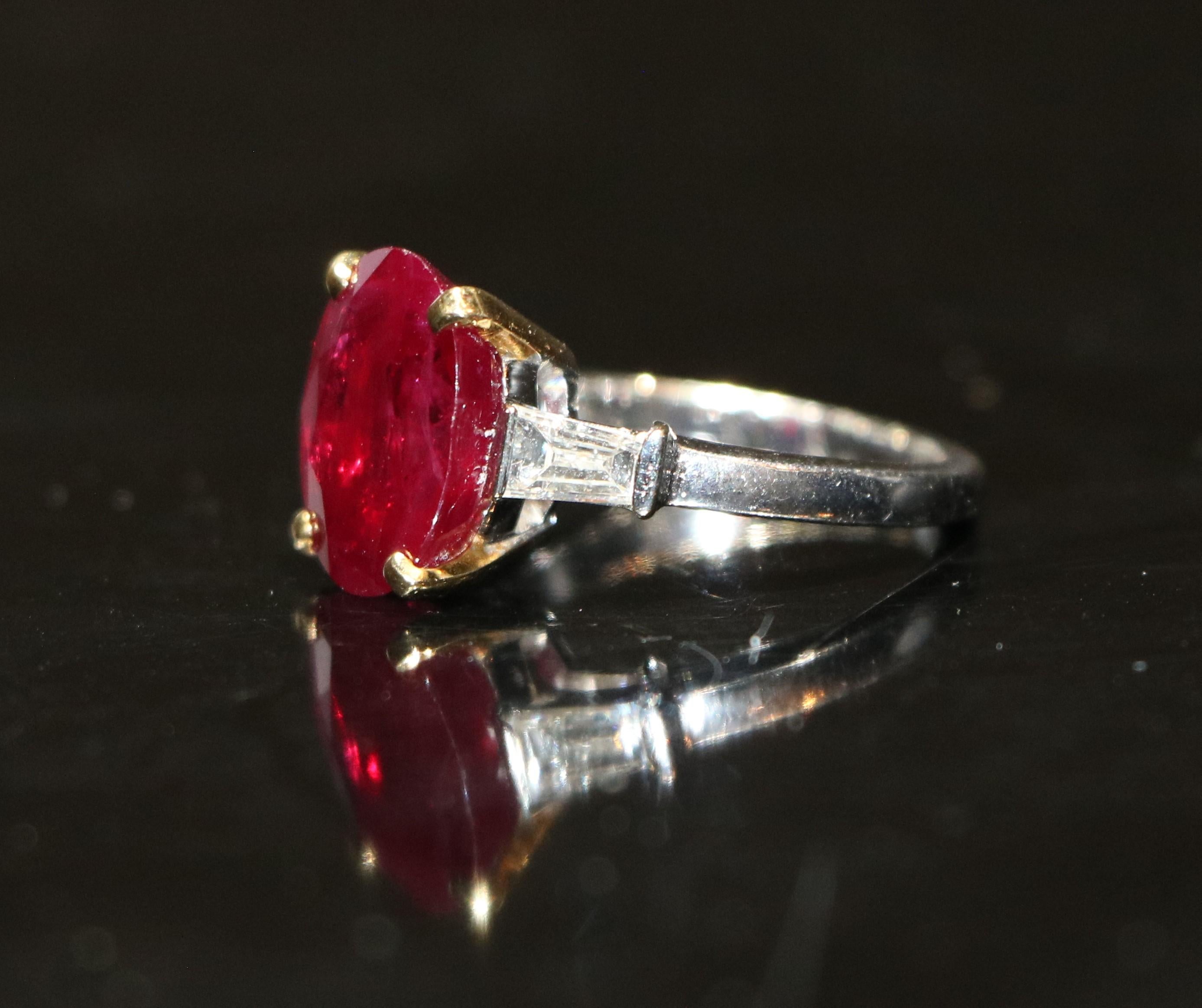 Women's Gold ring with ruby and diamonds For Sale