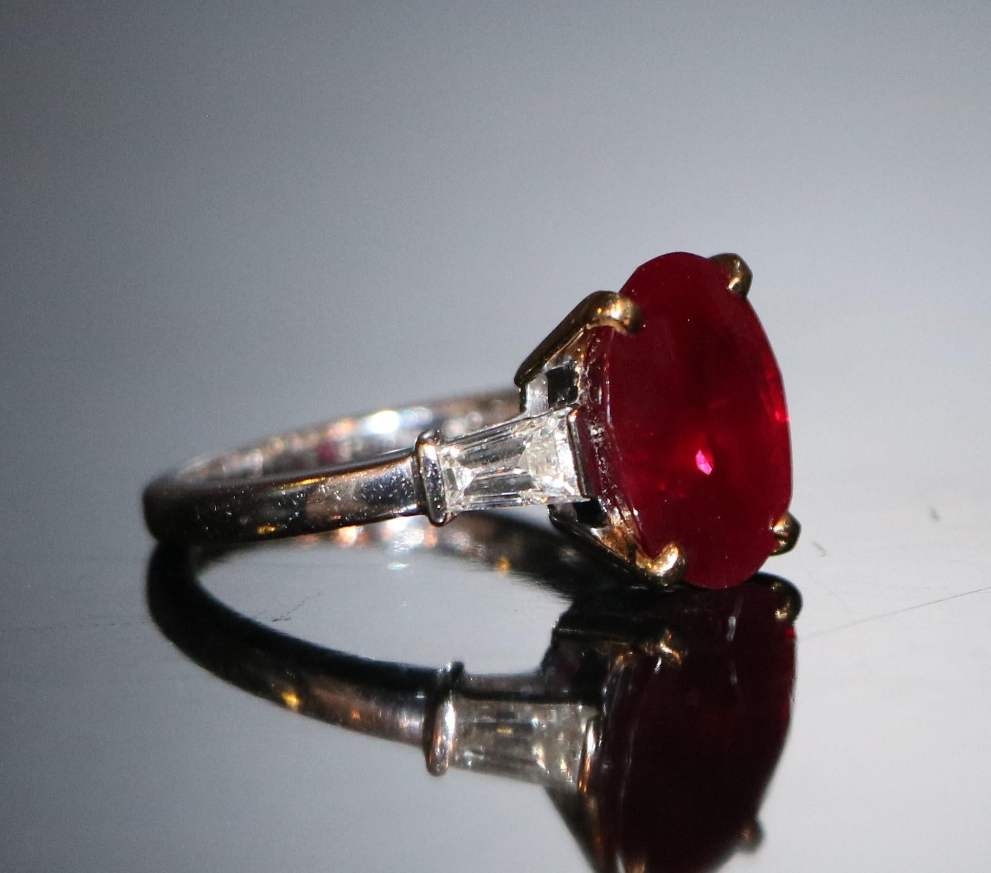 Gold ring with ruby and diamonds For Sale 3