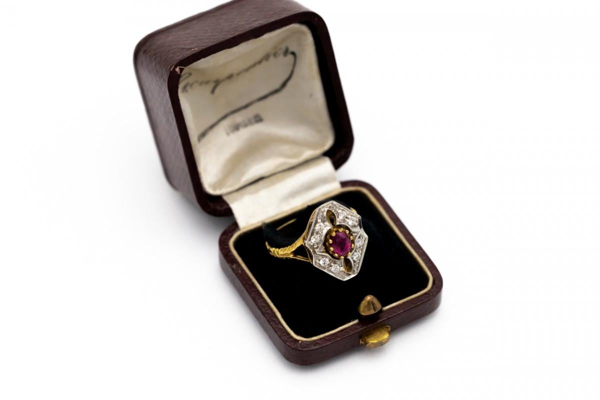 Brilliant Cut Gold ring with ruby and diamonds, mid 20th century. For Sale