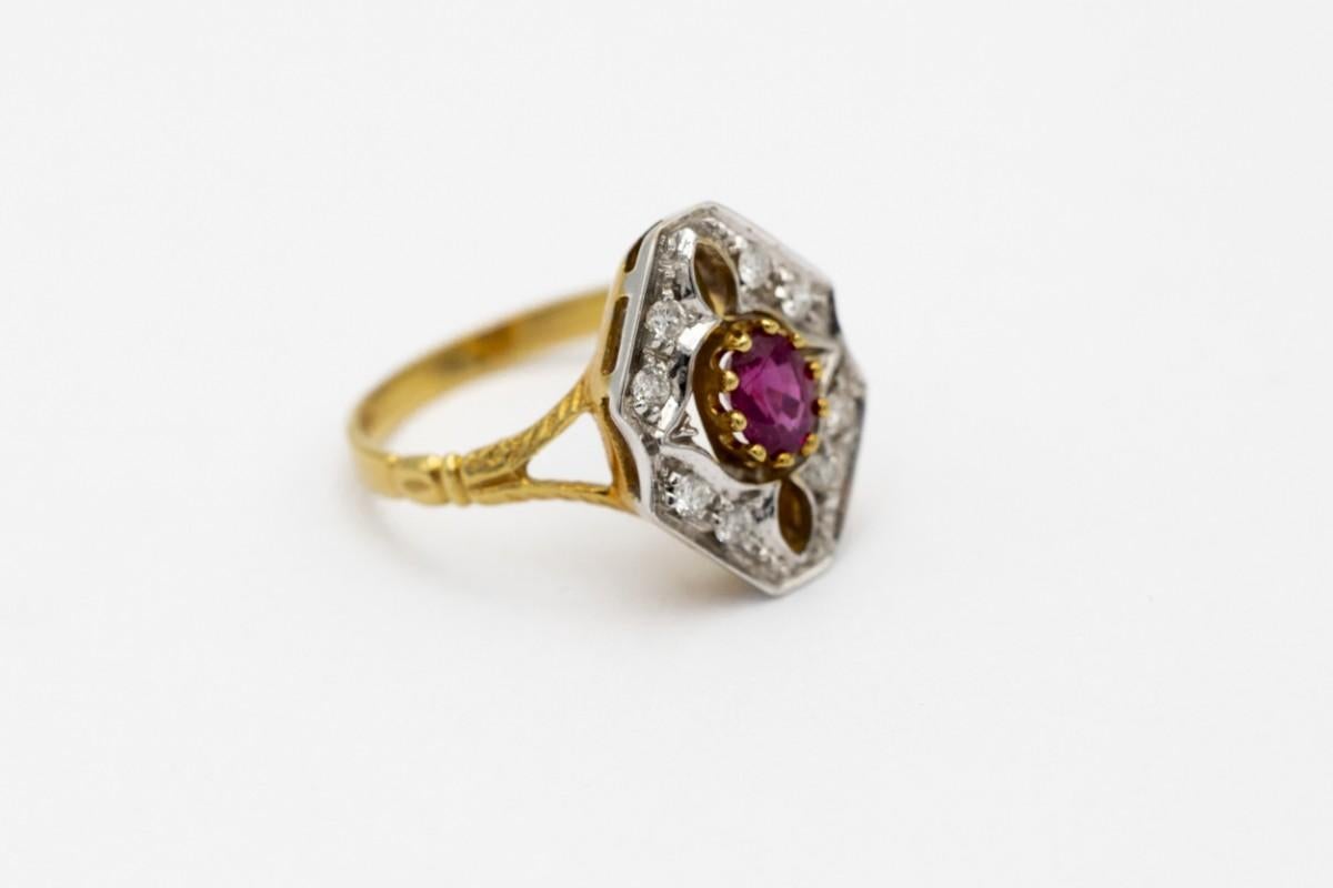 Gold ring with ruby and diamonds, mid 20th century. In Good Condition In Chorzów, PL