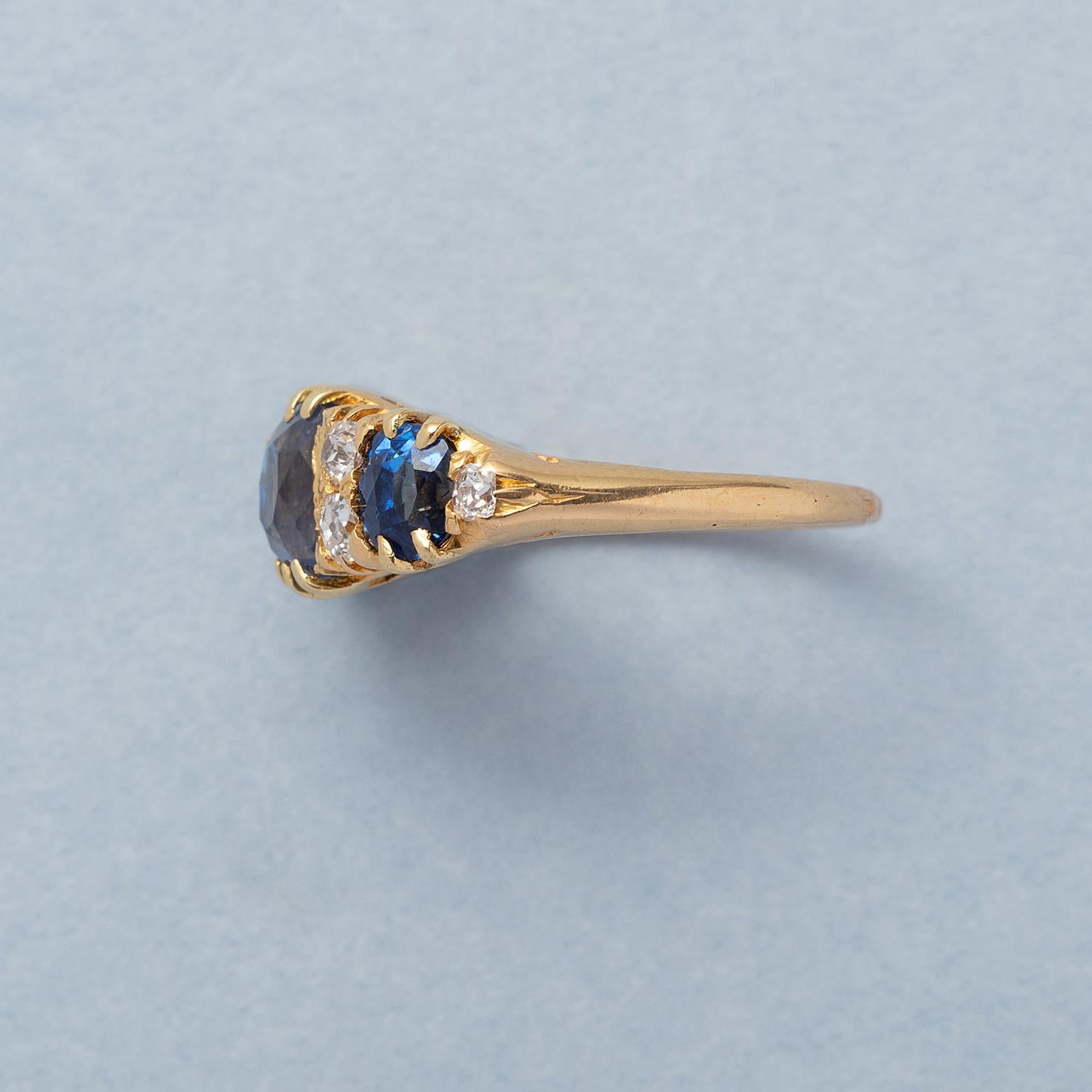 Goldring aus Gold mit Saphir und Diamant (Viktorianisch) im Angebot