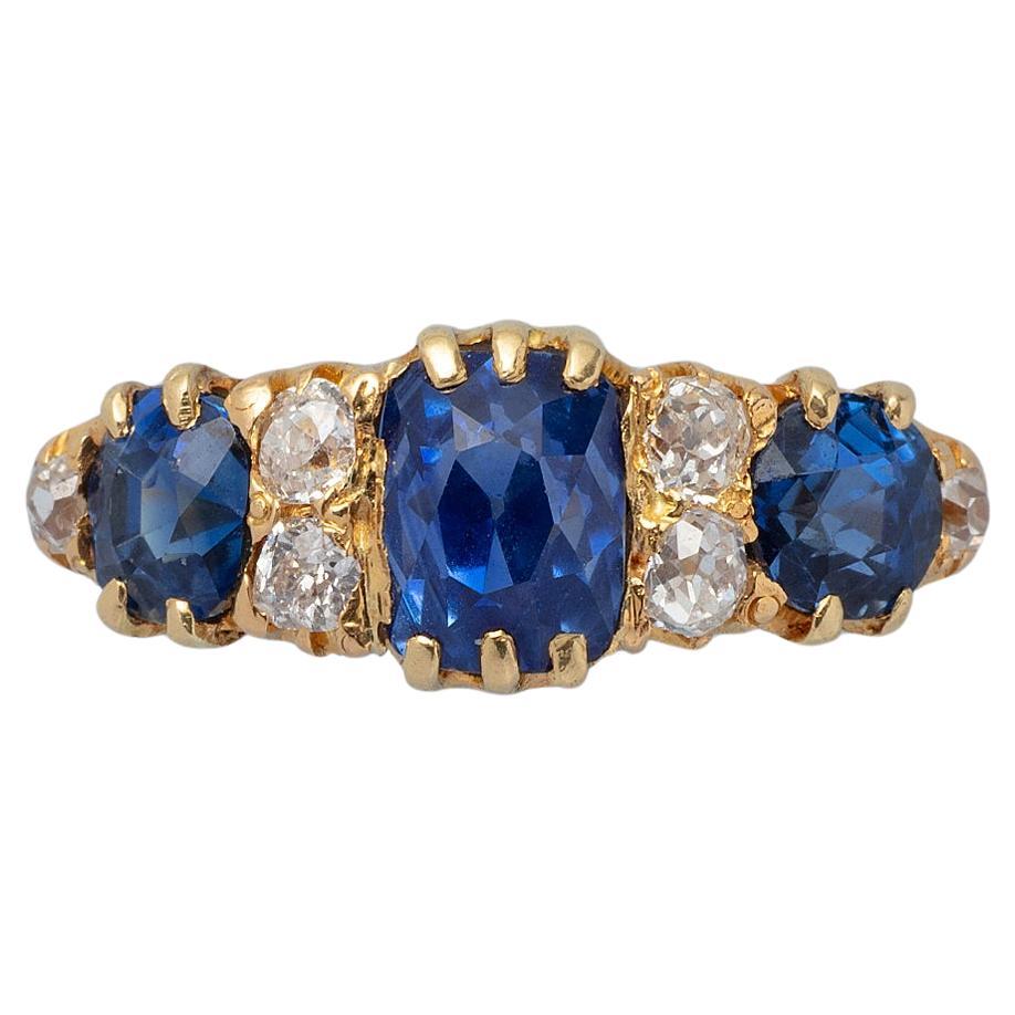 Gold ring with sapphire and diamond For Sale