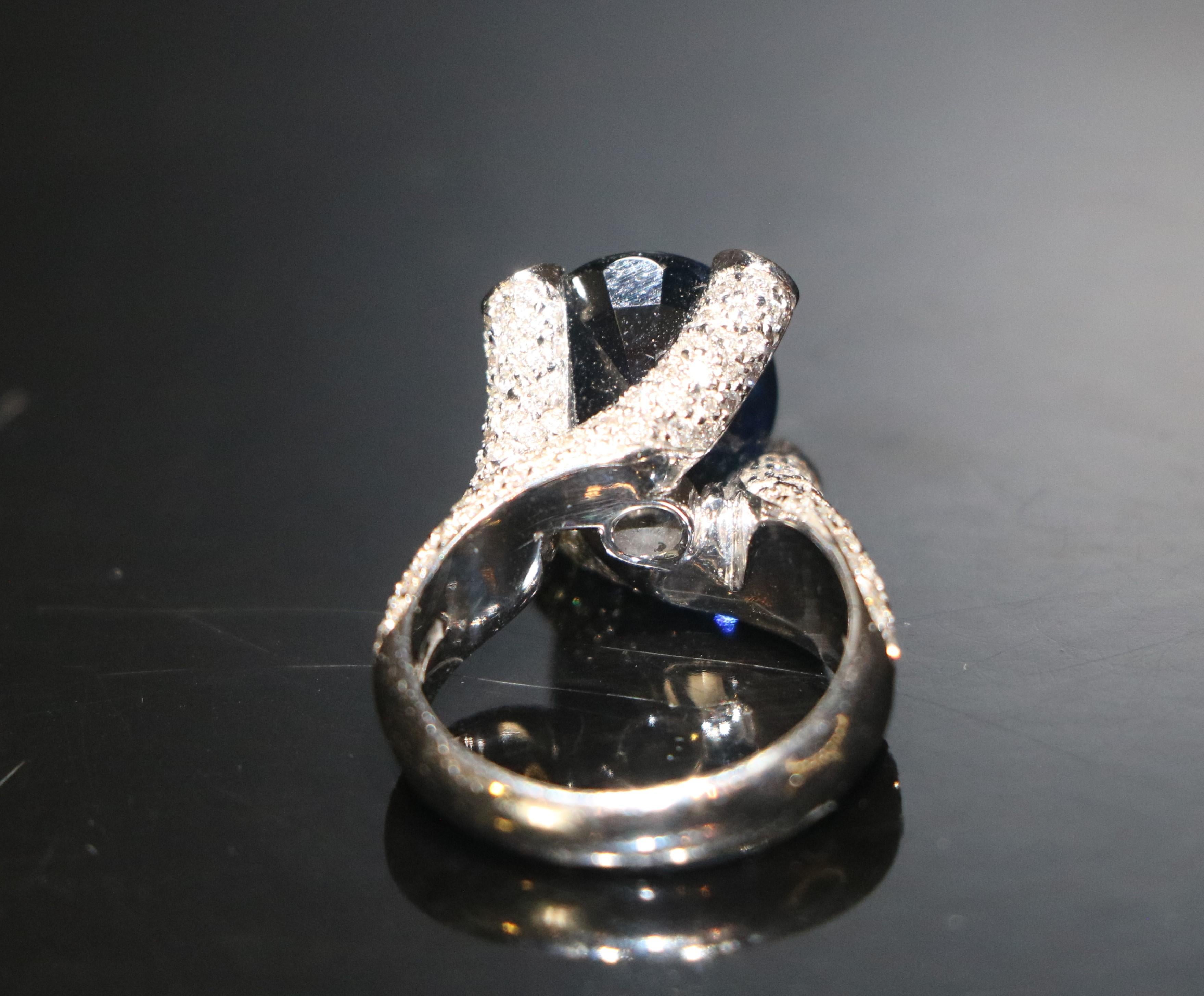 Anillo de oro con piedra de zafiro de la marca italiana Paolo Piovan Gioielli en venta 2