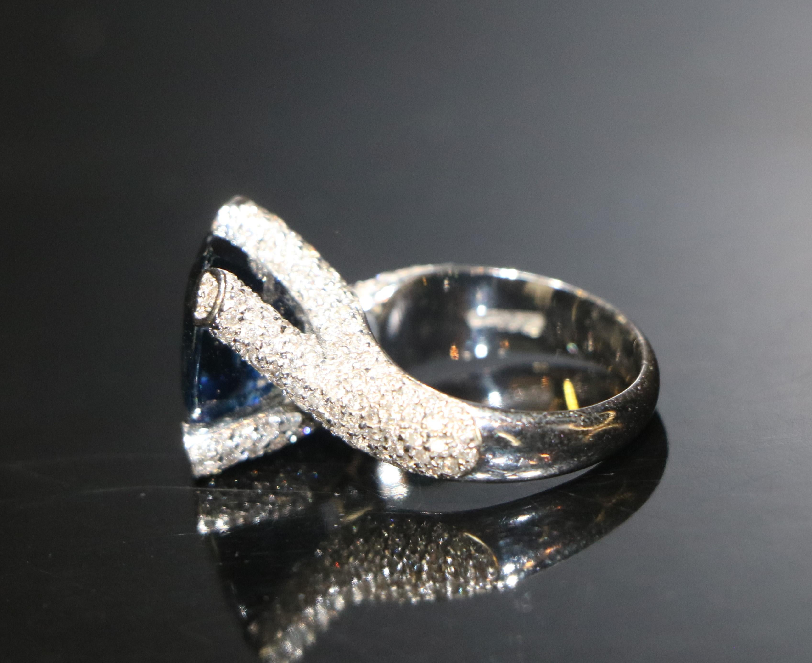 Anillo de oro con piedra de zafiro de la marca italiana Paolo Piovan Gioielli en venta 3