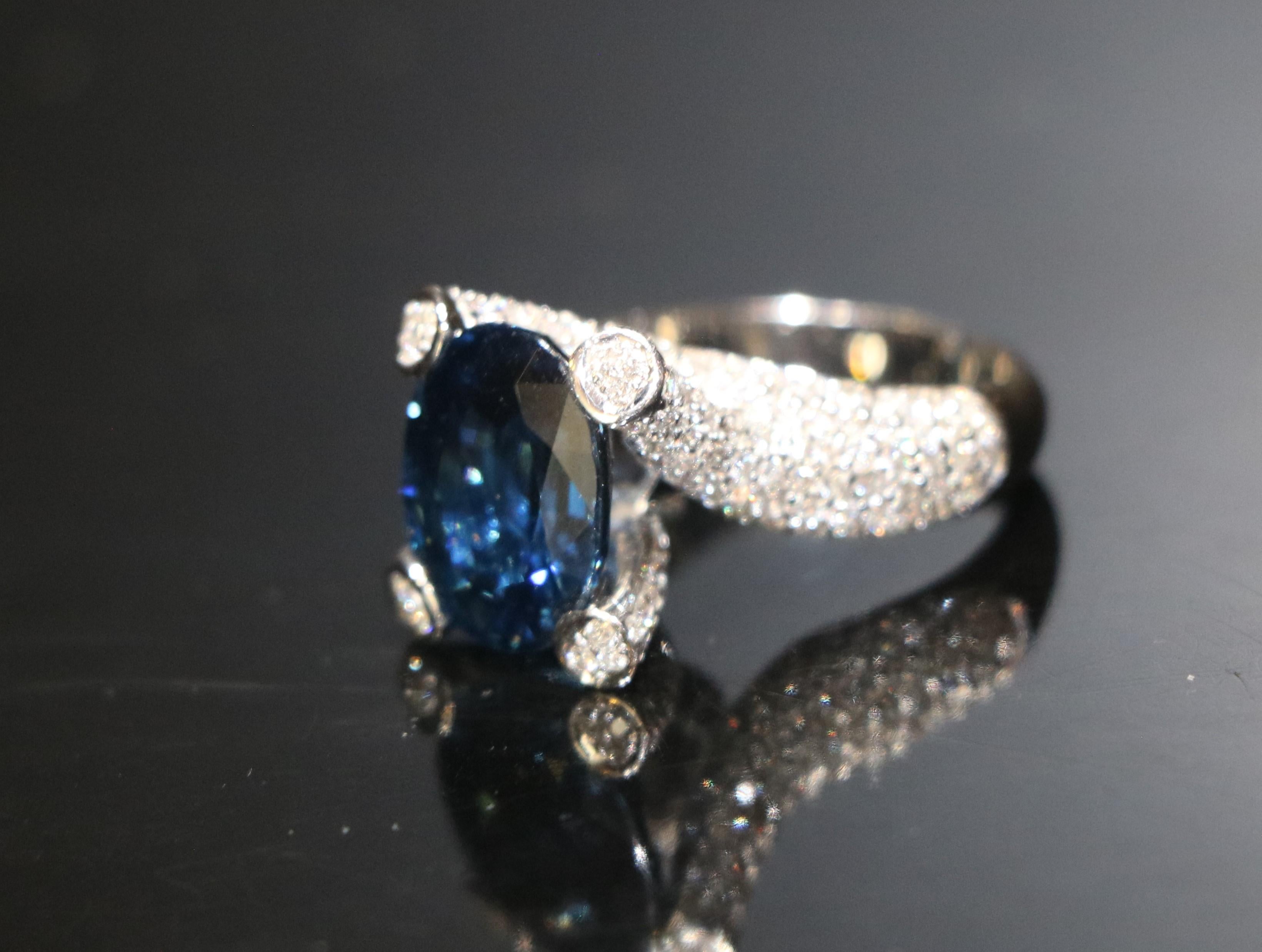 Anillo de oro con piedra de zafiro de la marca italiana Paolo Piovan Gioielli en venta 4