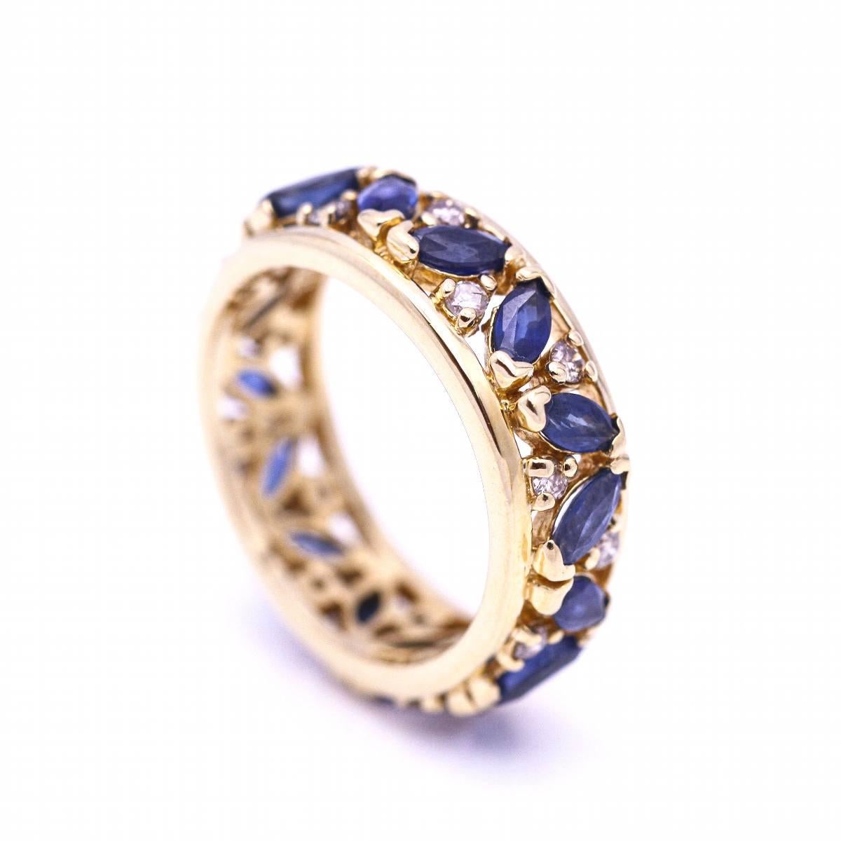 Gold Ring with Sapphires and Diamonds In Excellent Condition For Sale In Barcelona, CT