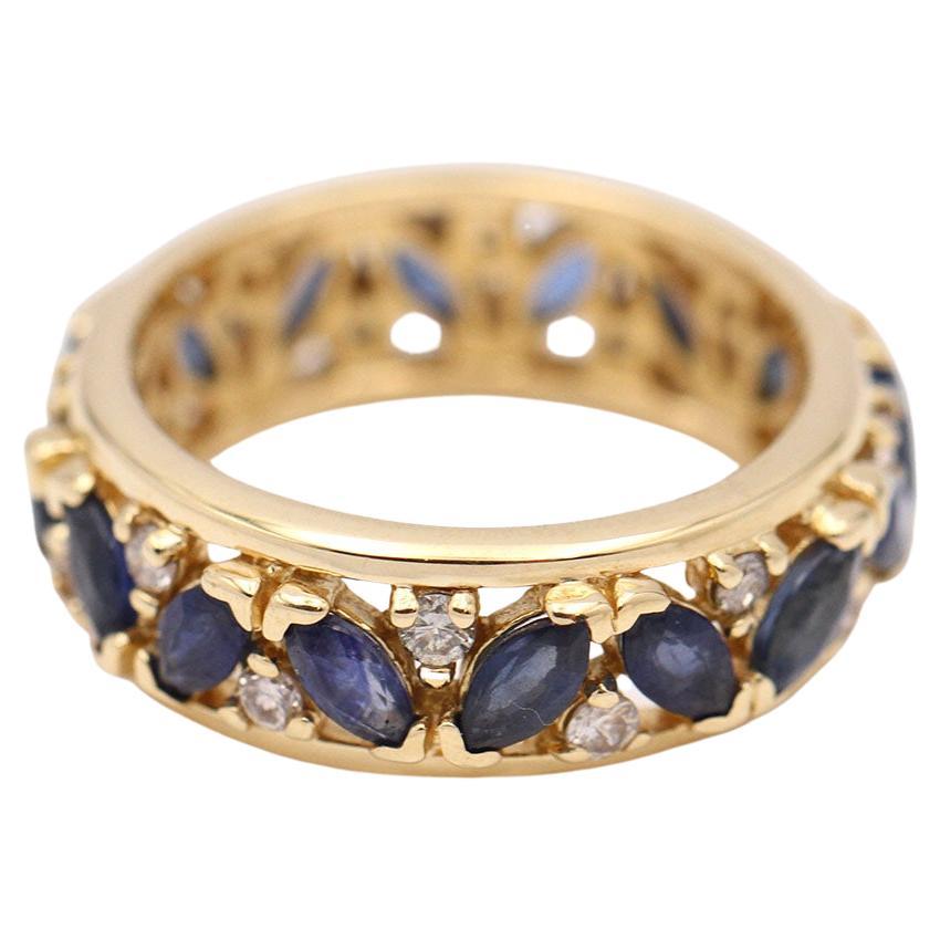 Gold Ring with Sapphires and Diamonds For Sale