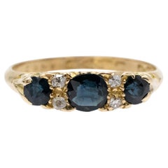 Gold ring with sapphires and diamonds, Great Britain, 1931.