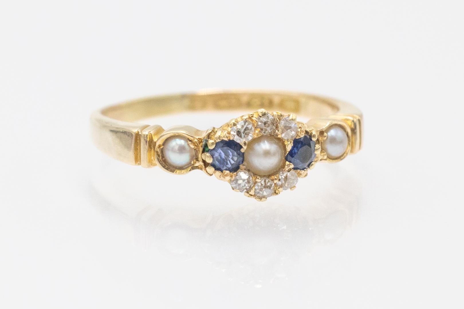 Gold ring with sapphires, pearls and diamonds, Great Britain 1930s. In Good Condition For Sale In Chorzów, PL