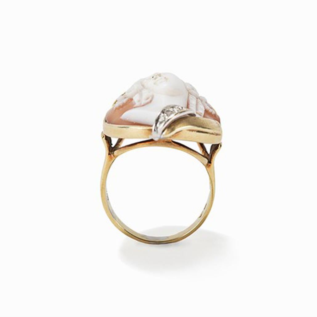 Gold Ring with Shell Cameo and Diamonds, Late 19th Century In Good Condition For Sale In Berlin, DE