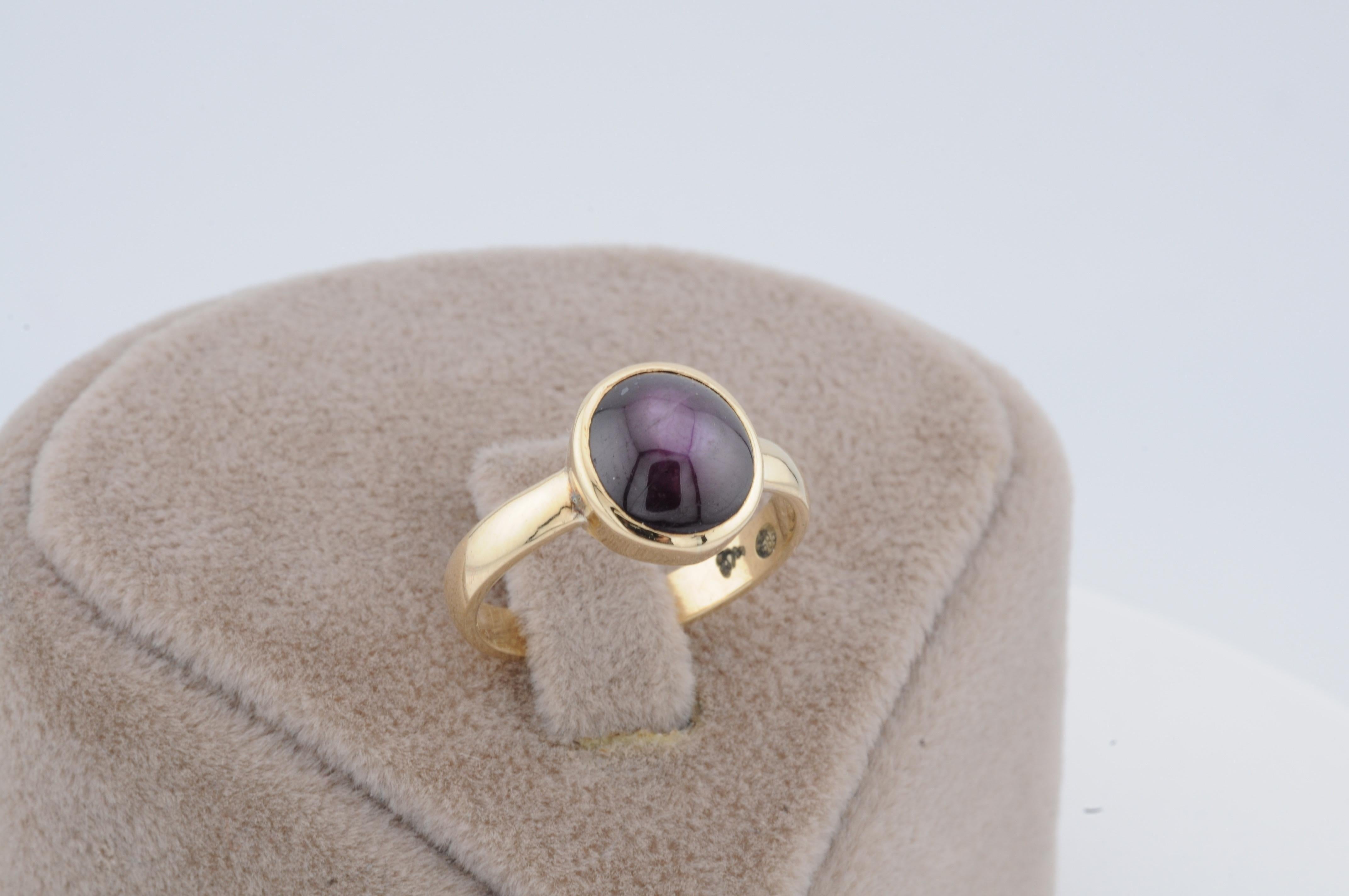 Bague étoile en or avec rubis de Ceylan non traité Bon état - En vente à Berlin, BE