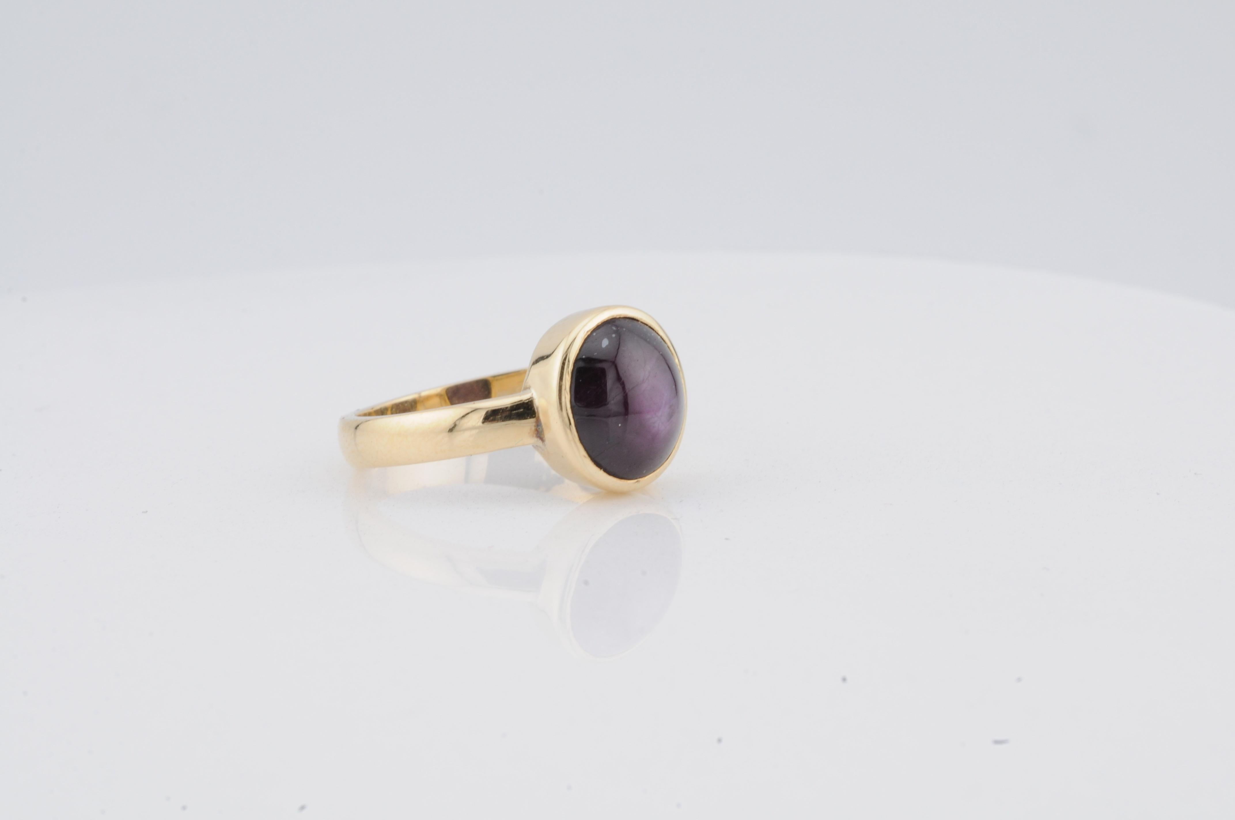Bague étoile en or avec rubis de Ceylan non traité Unisexe en vente