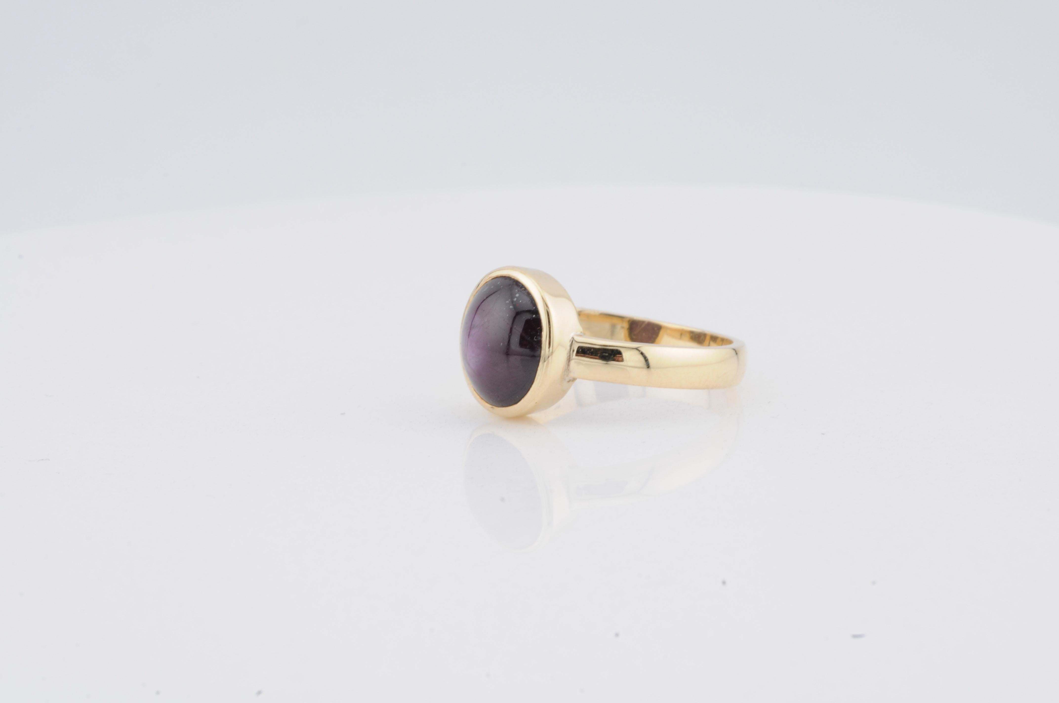 Bague étoile en or avec rubis de Ceylan non traité en vente 1