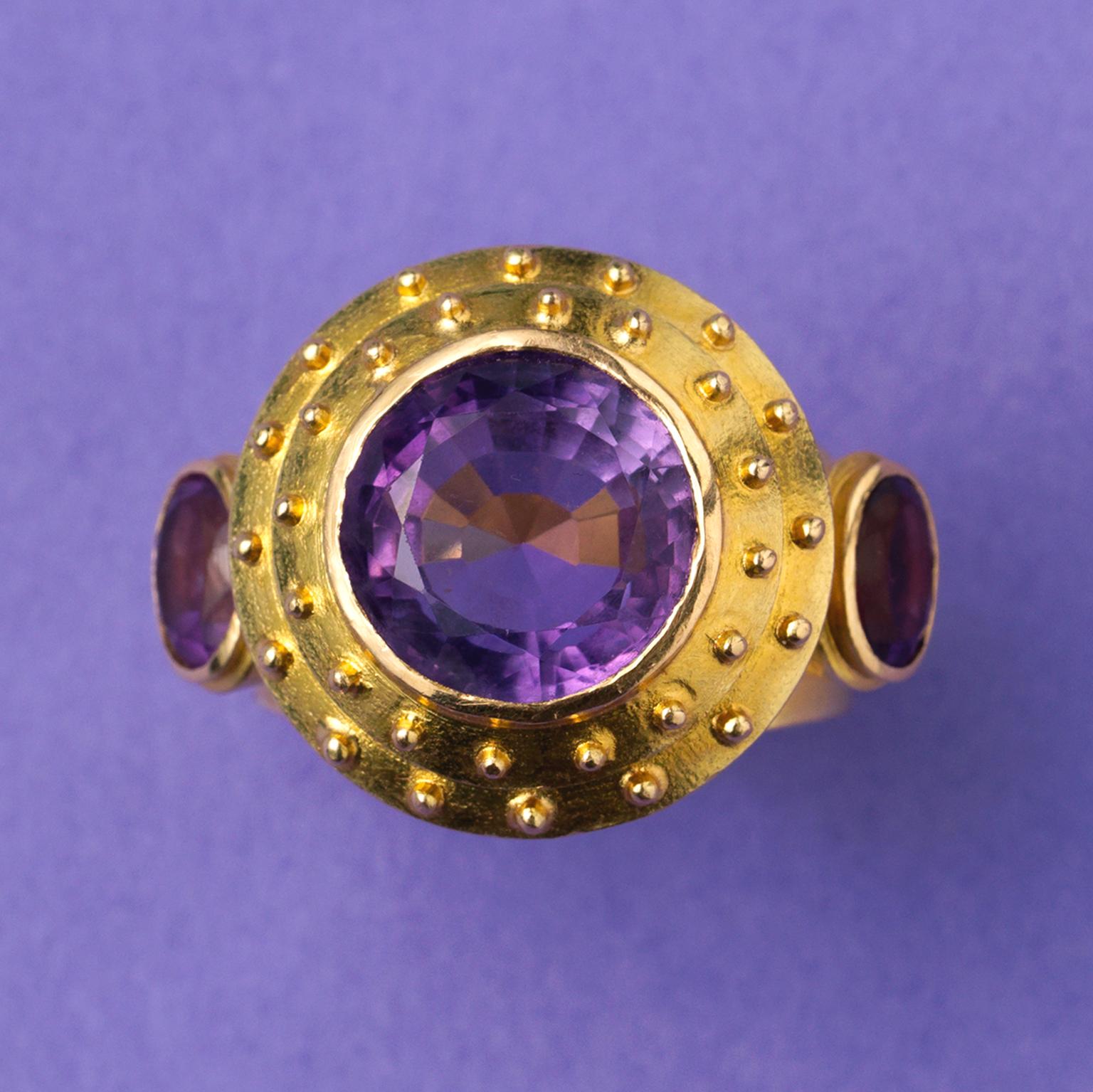 A large 18 carat gold ring set with three large amethysts and gold granulations, signed: Jacob de Groes, Dutch.

ring size: 19 mm. 9 US.
weight: 17.75 gram
dimensions: 6 – 20 mm.