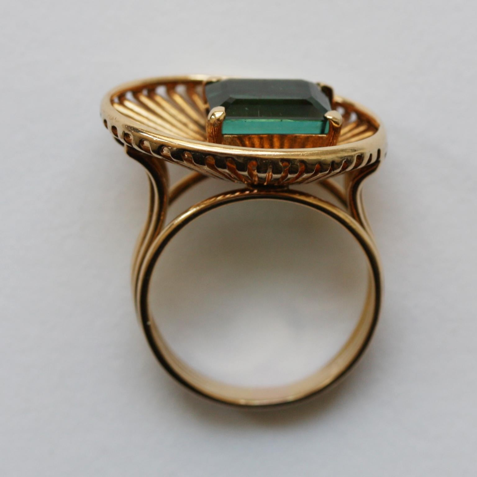 Gold Ring with Wirework and an Emerald Cut Green Tourmaline 1