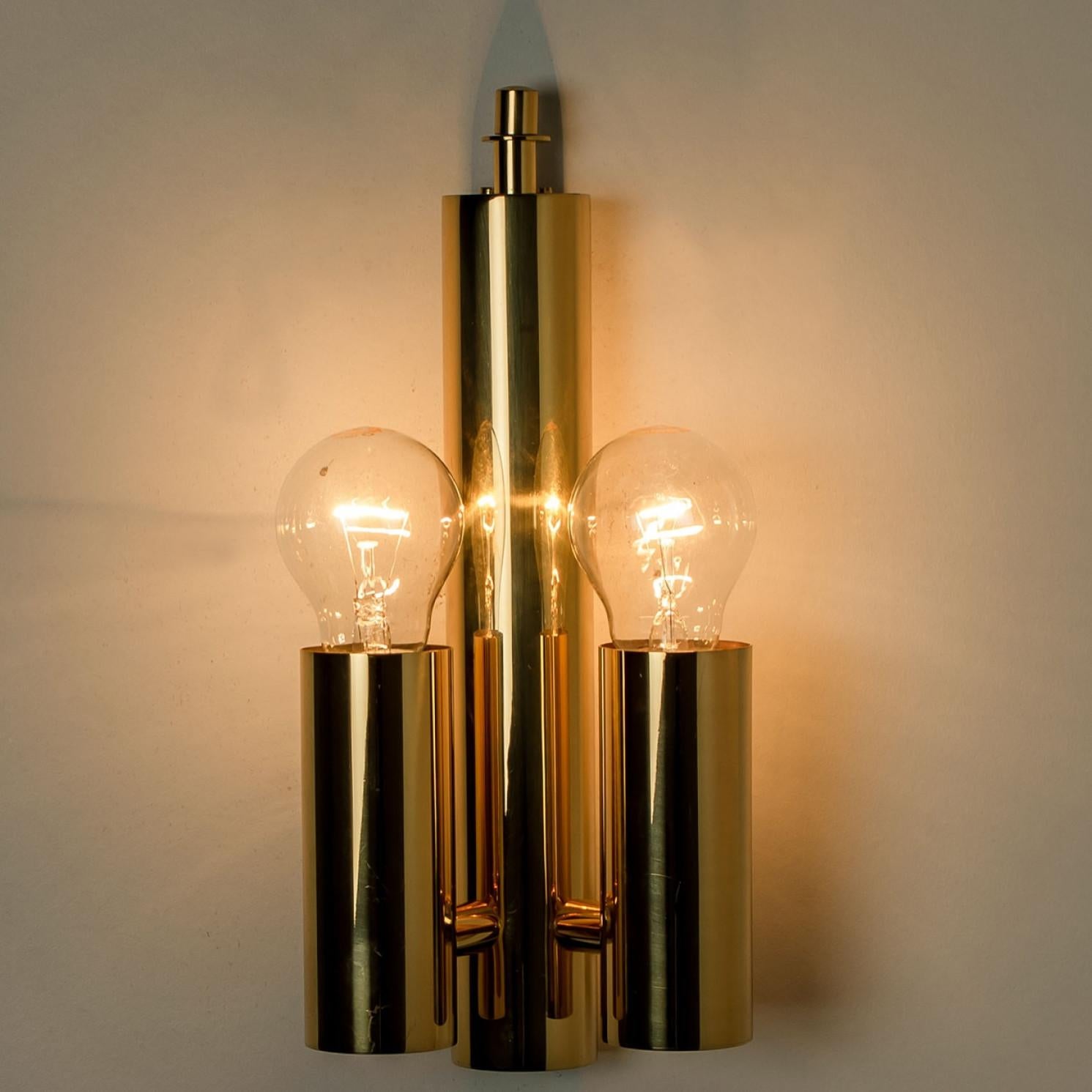 Mid-20th Century Gold Rod Glass and Brass Wall Sconce in Style of Sciolari, 1960 For Sale