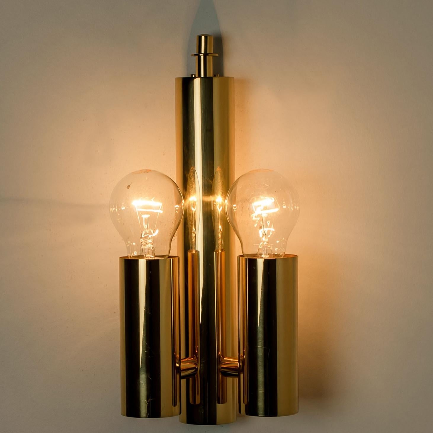 Milieu du XXe siècle Gold Rod Glass and Brass Wall Sconce in Style of Sciolari, 1960 en vente