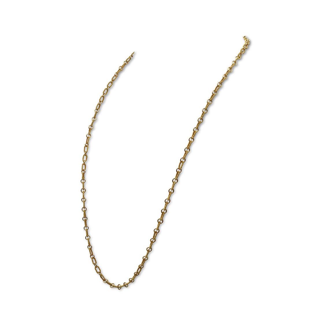 18 karat yellow gold necklace comprised of alternating oval-shaped rope textured links and high polished round links. The delicate chain mesaurse 30 1/2 inches in length with a box clasp. Stamped 18K, Italy. Necklace is presented without box and
