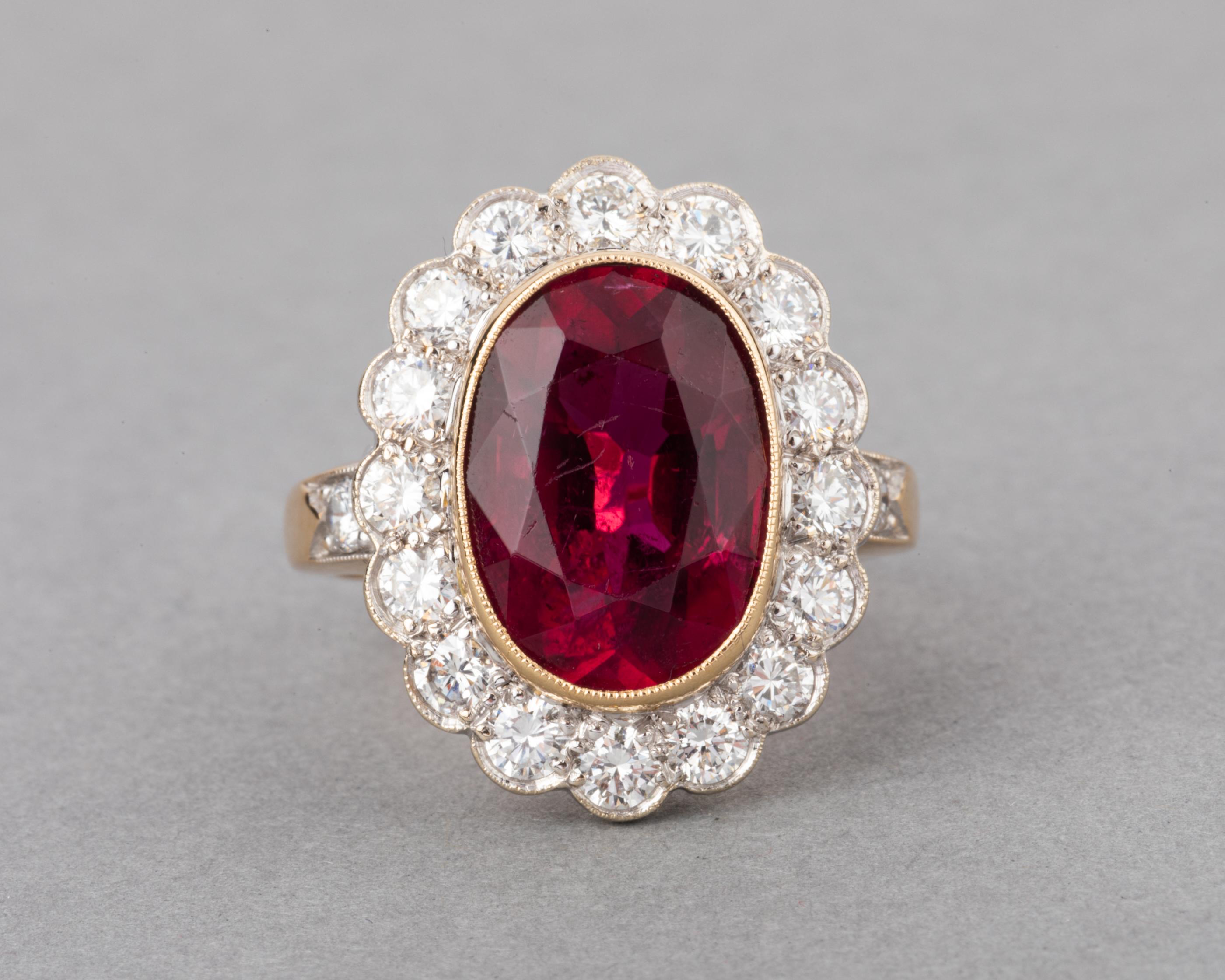 Gold Rubelite and 1.50 Carats Diamonds French Vintage Ring In Good Condition In Saint-Ouen, FR