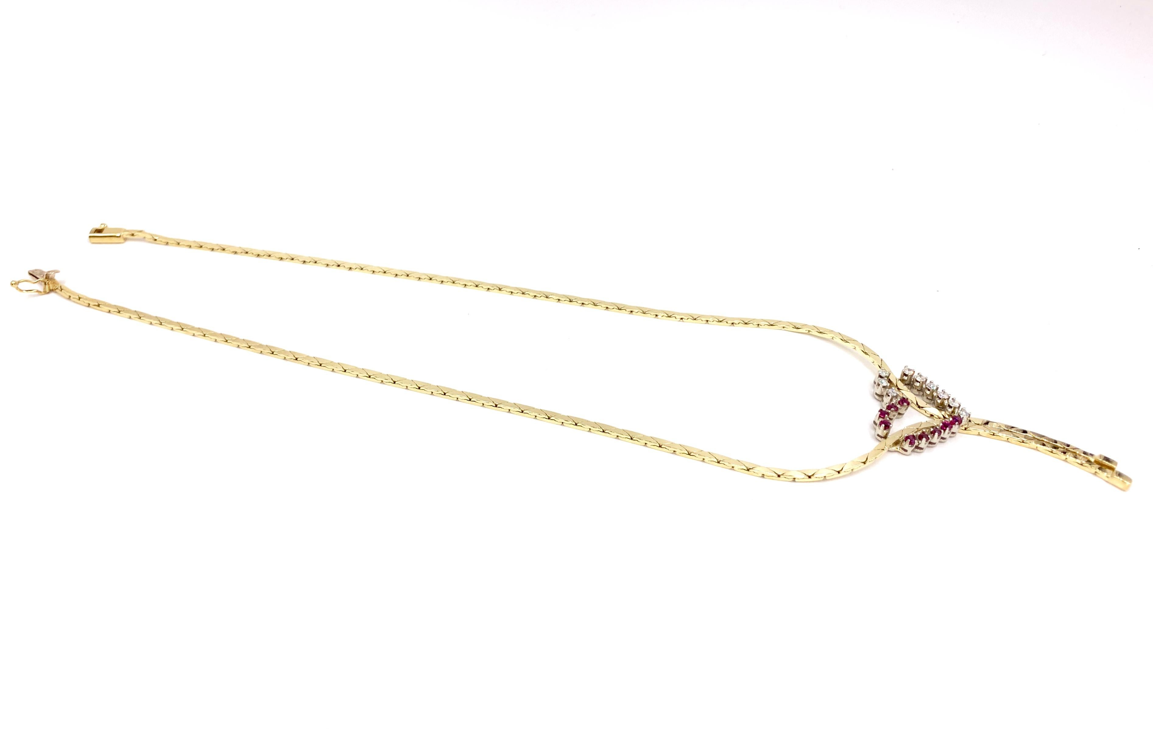 Gold Ruby and Diamond Lariat Style Heart Necklace In Good Condition For Sale In Pikesville, MD