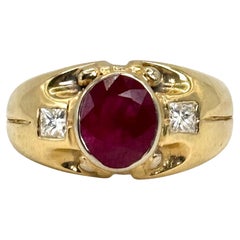 Anillo de oro amarillo de 14 quilates con rubí y diamantes