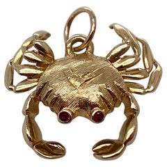 Charm in oro e rubino del Granchio del Cancro