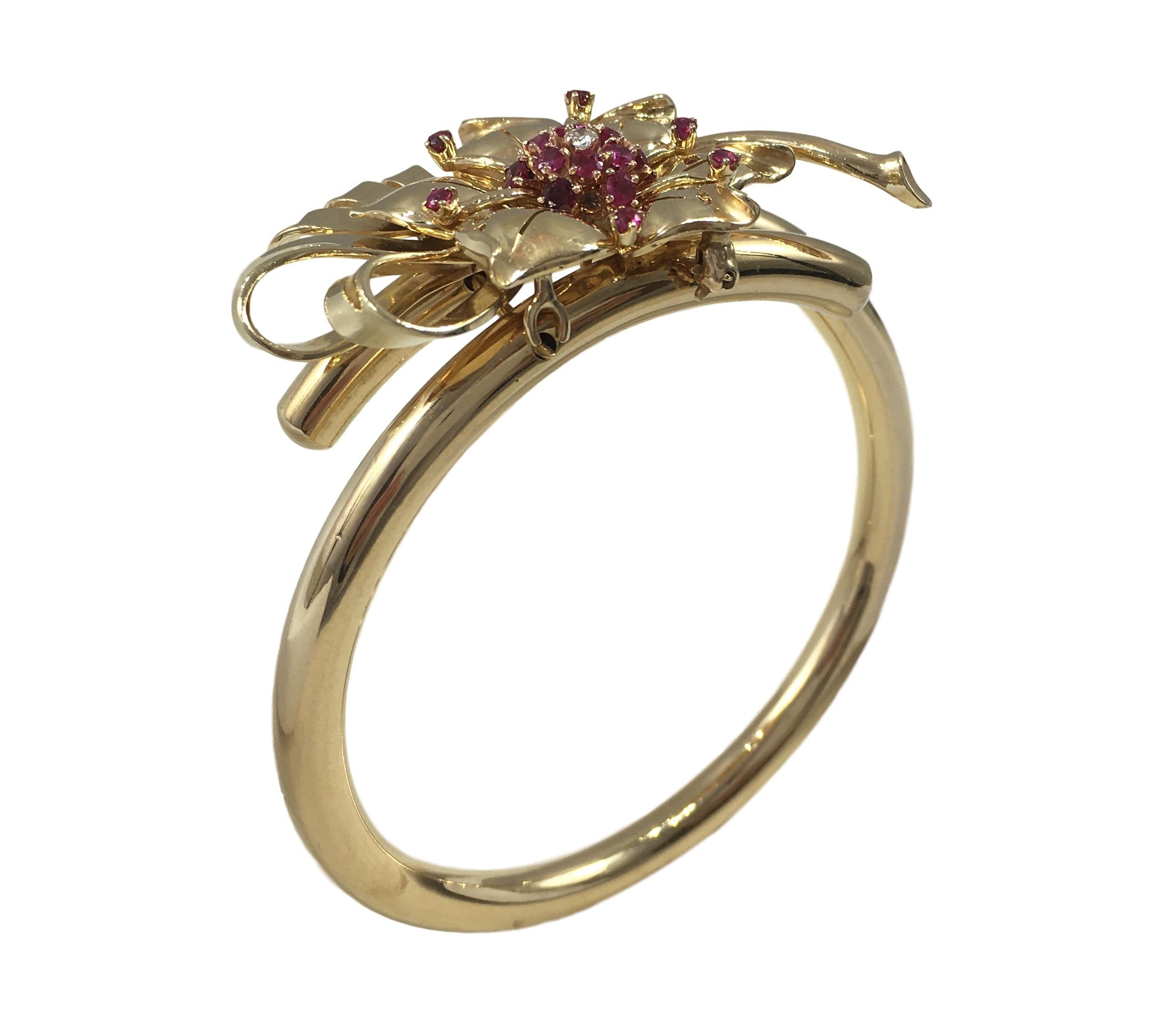 Rétro Bracelet jonc fleur en or, rubis et diamants en vente