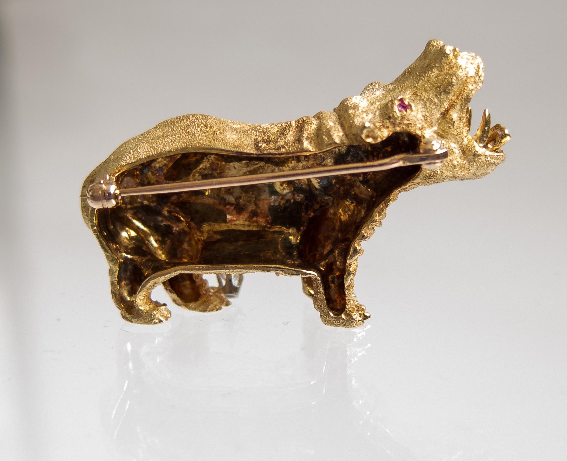  Ruby Diamond Gold Hippopotamus  Pin In Excellent Condition In New York, NY