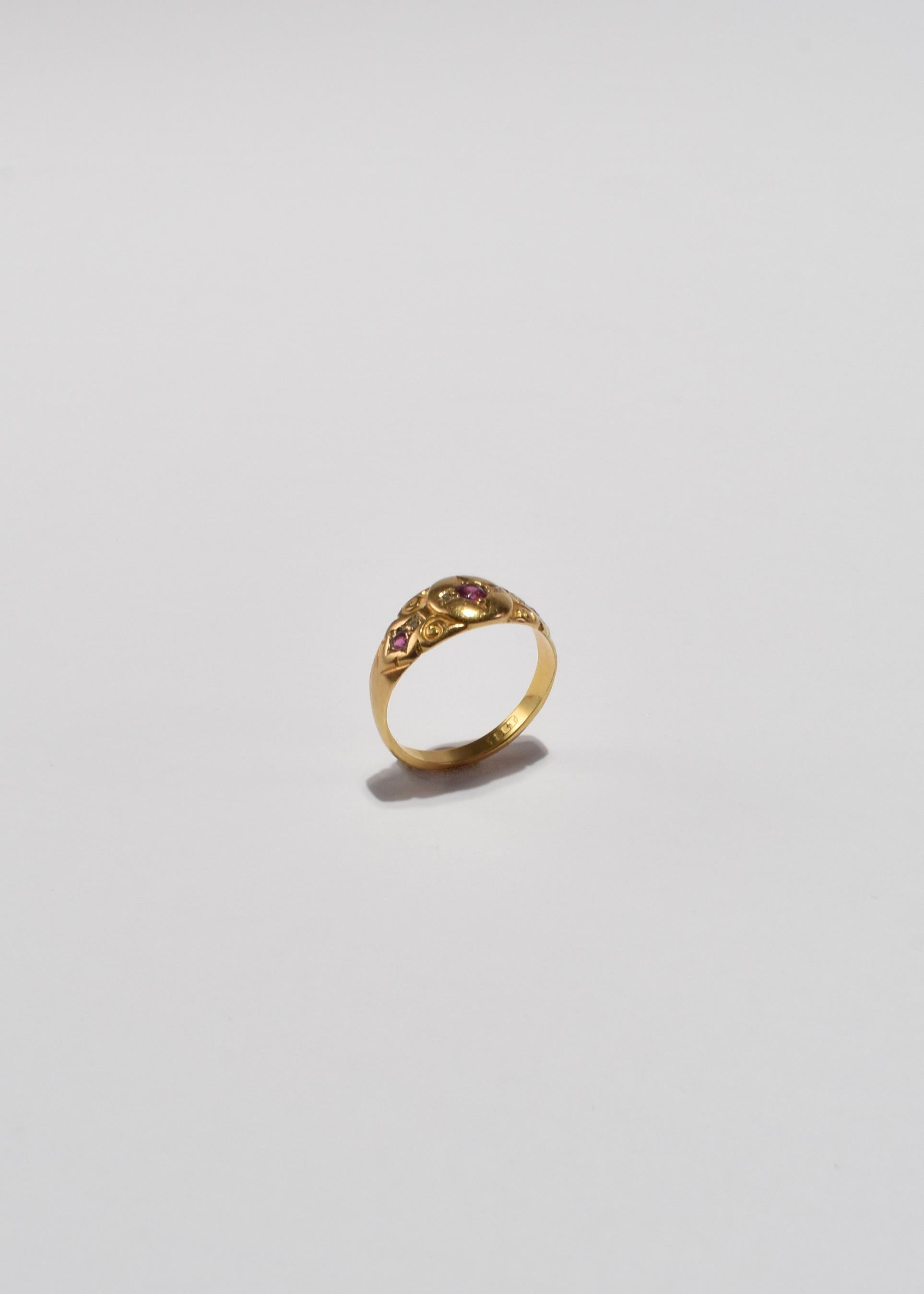 Gold Ruby Diamond Ring In Excellent Condition In Richmond, VA