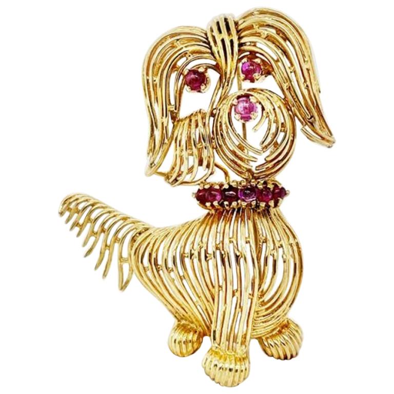 Broche chien en or et rubis