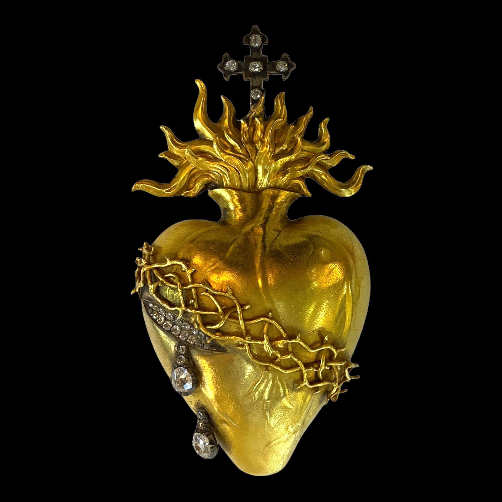 gold sacred heart pendant