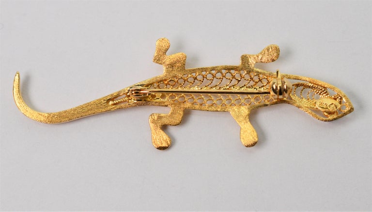 Round Cut Gold Salamander Brooch Pin For Sale