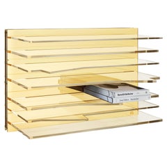 Bibliothèque Gold Sapere de Migdalia Salazar, étagère en acrylique miroir
