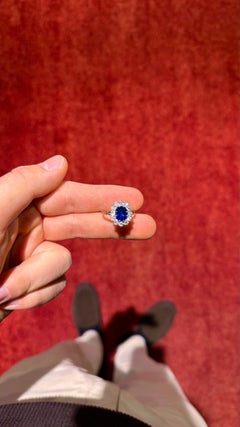 Bague en or à saphir, saphir de 2,58 ct avec halo de diamants