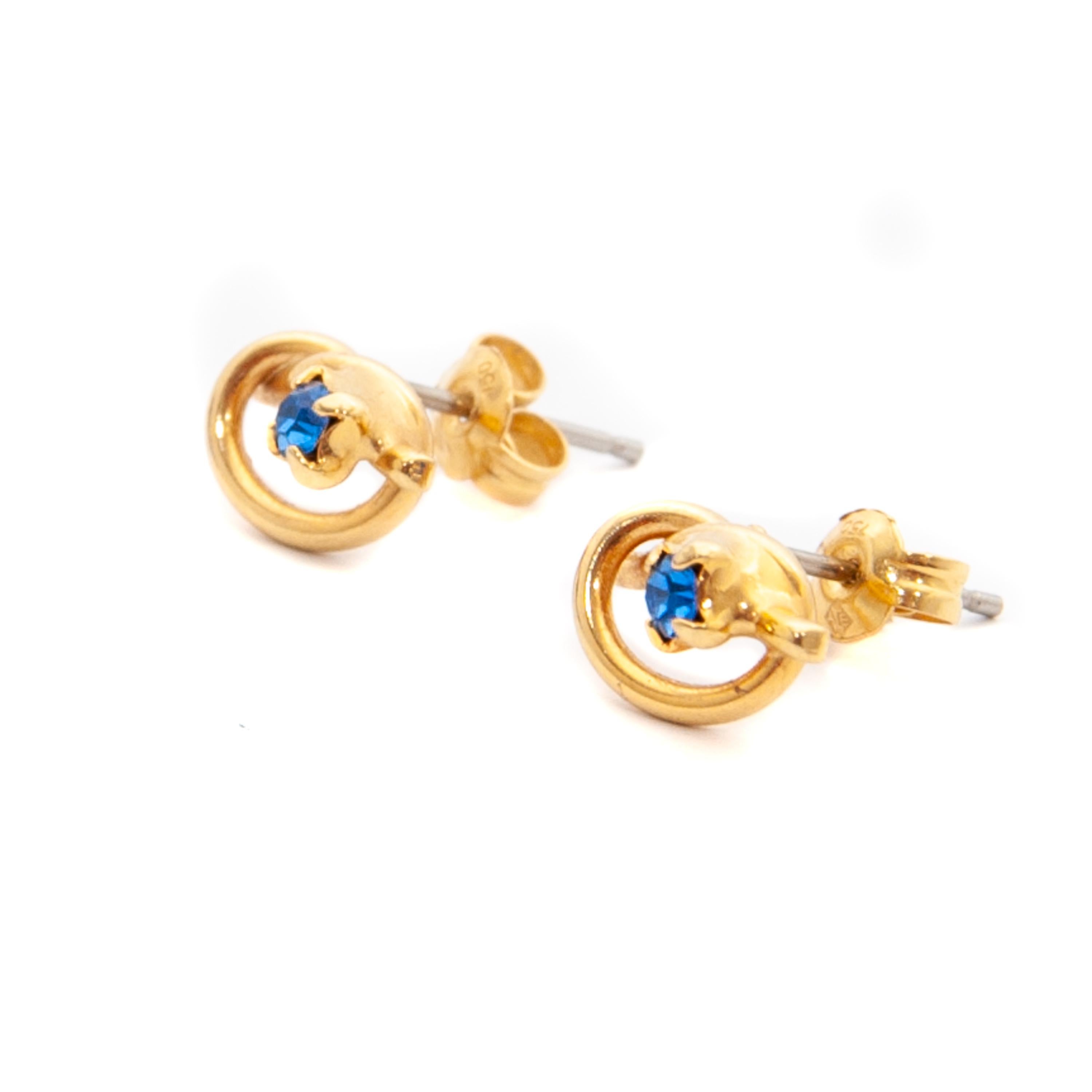 These lovely sapphire love knot stud earrings are made in 18 karat yellow gold. The earrings are set with beautiful brilliant cut blue sapphire gemstones. The sapphires are firmly prong set in the 18 karat gold knotted frame. The earrings are set