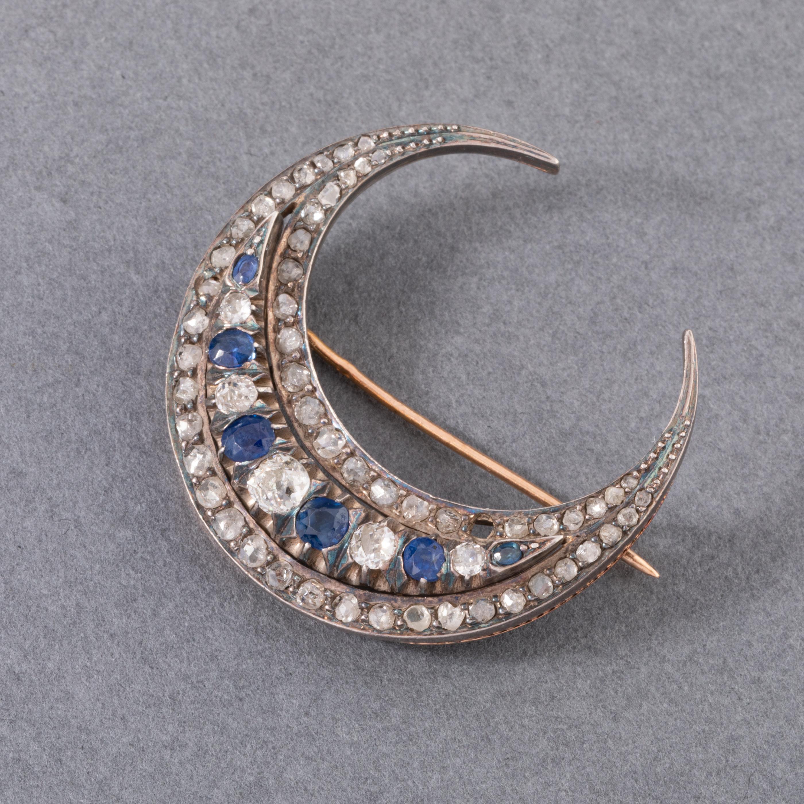 Gold Sapphires and Diamonds French Antique Crescent In Good Condition For Sale In Saint-Ouen, FR