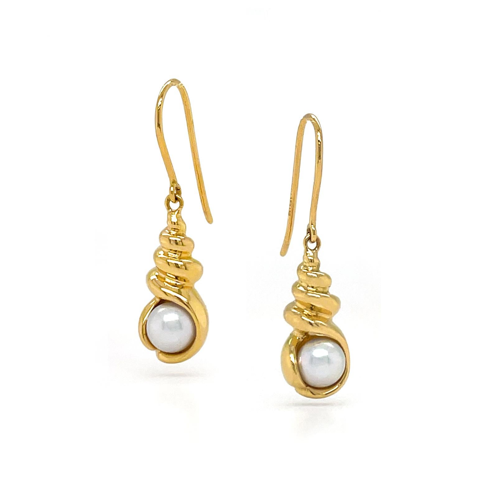 18K Yellow Gold Scallop Akoya Pearl Drop Earrings In New Condition For Sale In New York, NY
