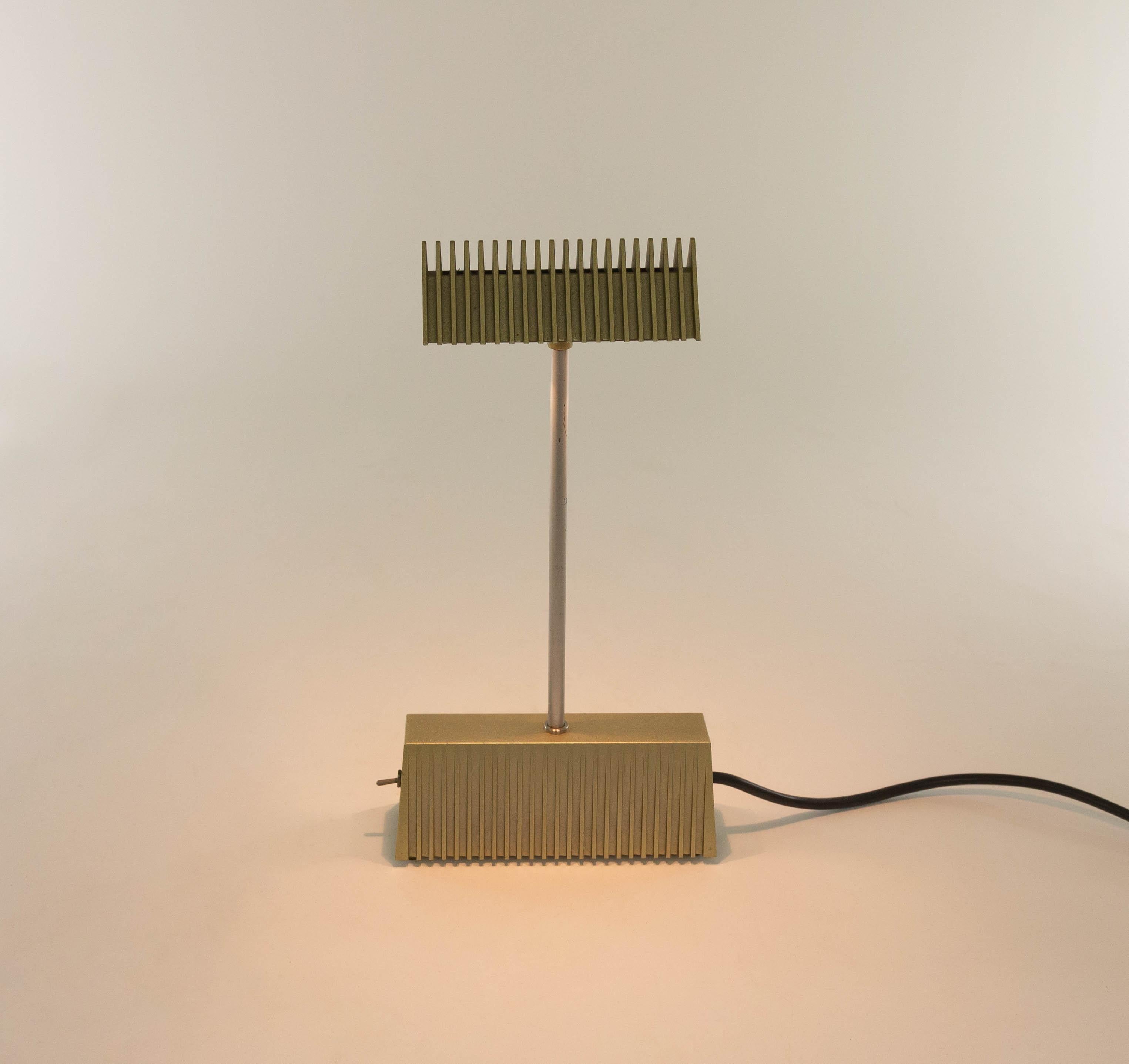 italien Lampe de bureau Scintilla en or de Piero Castiglioni pour Fontana Arte, années 1980