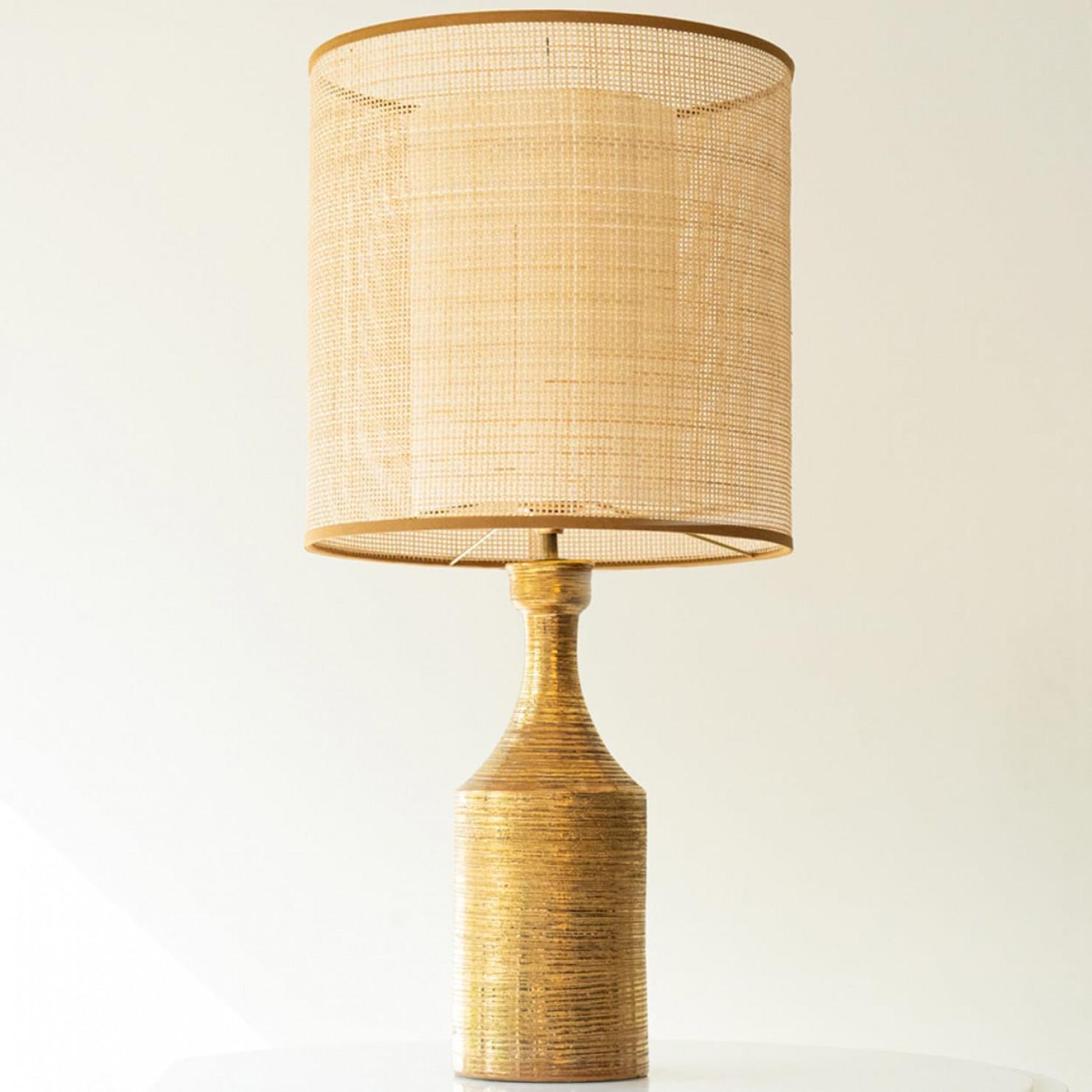 Tischlampe mit zerkratztem Goldboden Italien 1960, Lampenschirm nach Maß von R. Houben (Moderne der Mitte des Jahrhunderts) im Angebot