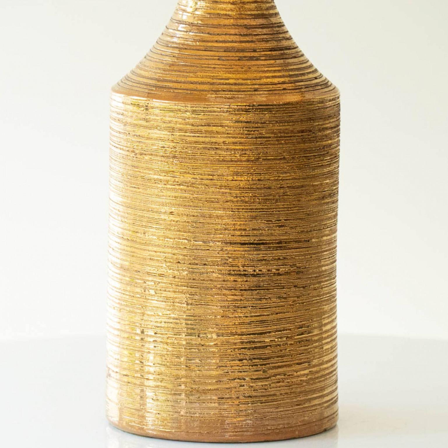 Tischlampe mit zerkratztem Goldboden Italien 1960, Lampenschirm nach Maß von R. Houben (Französisch) im Angebot
