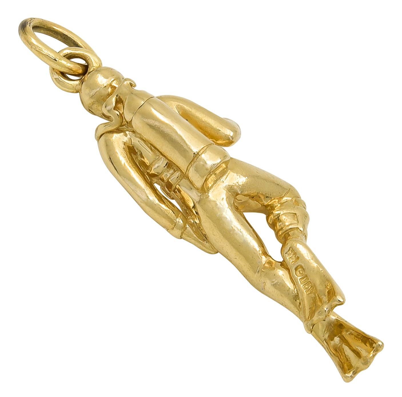 Gold Scuba Diver Charm In Excellent Condition For Sale In New York, NY